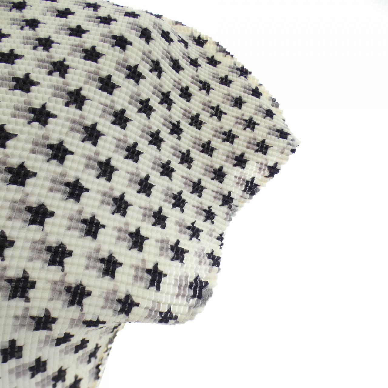 me ISSEY MIYAKE MI2FK233 Tops