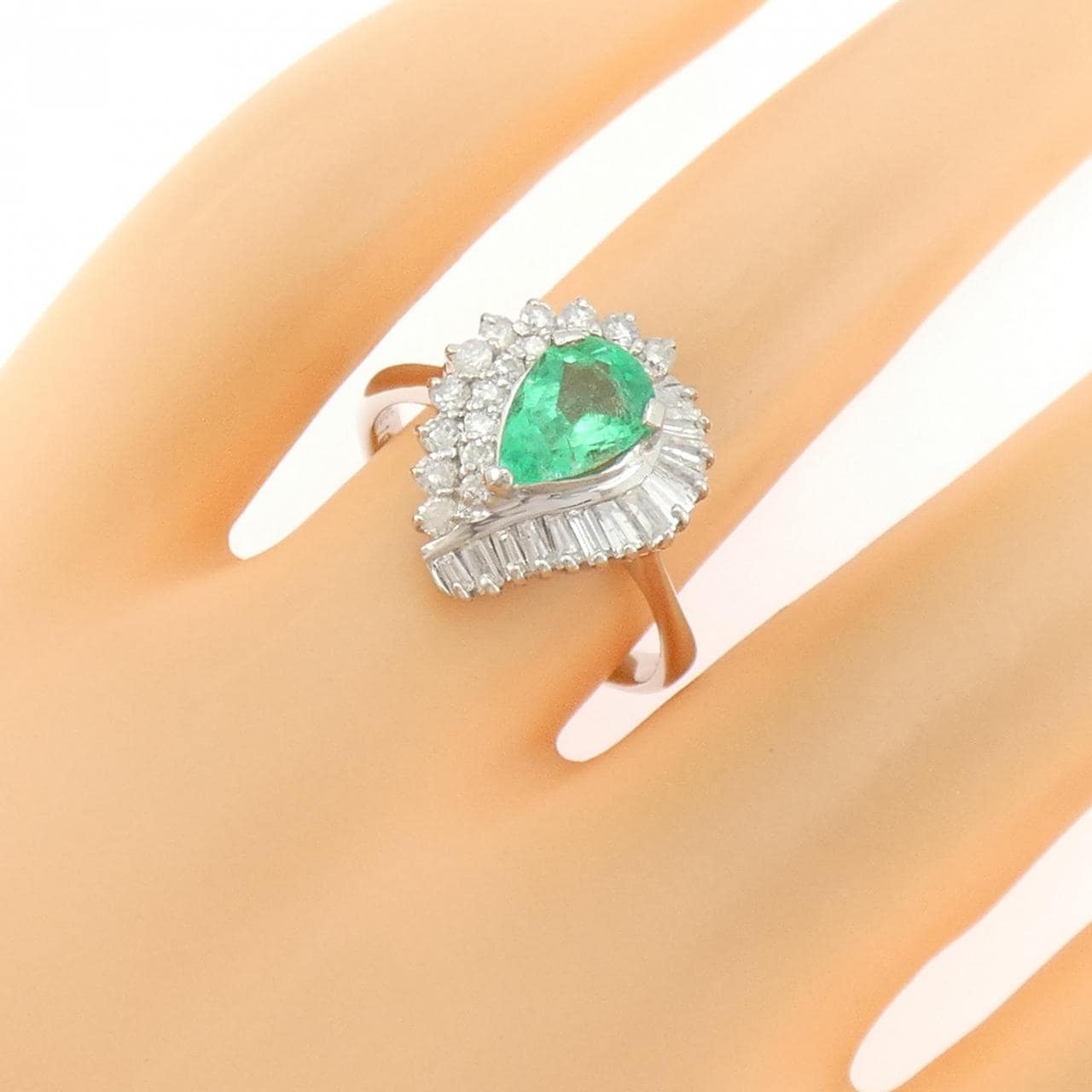 PT900 エメラルド リング 1.00CT