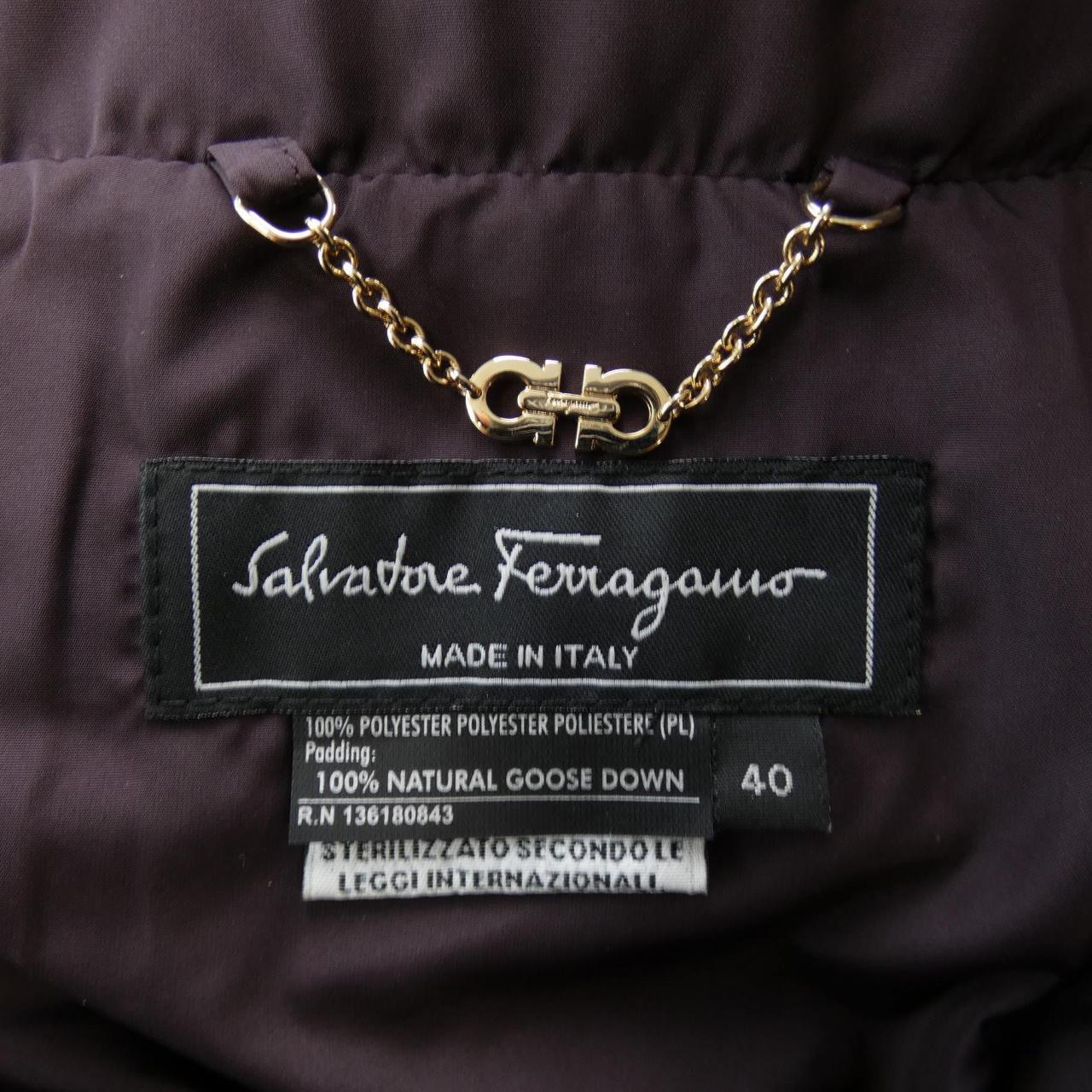 サルヴァトーレフェラガモ SALVATORE FERRAGAMO ダウンコート