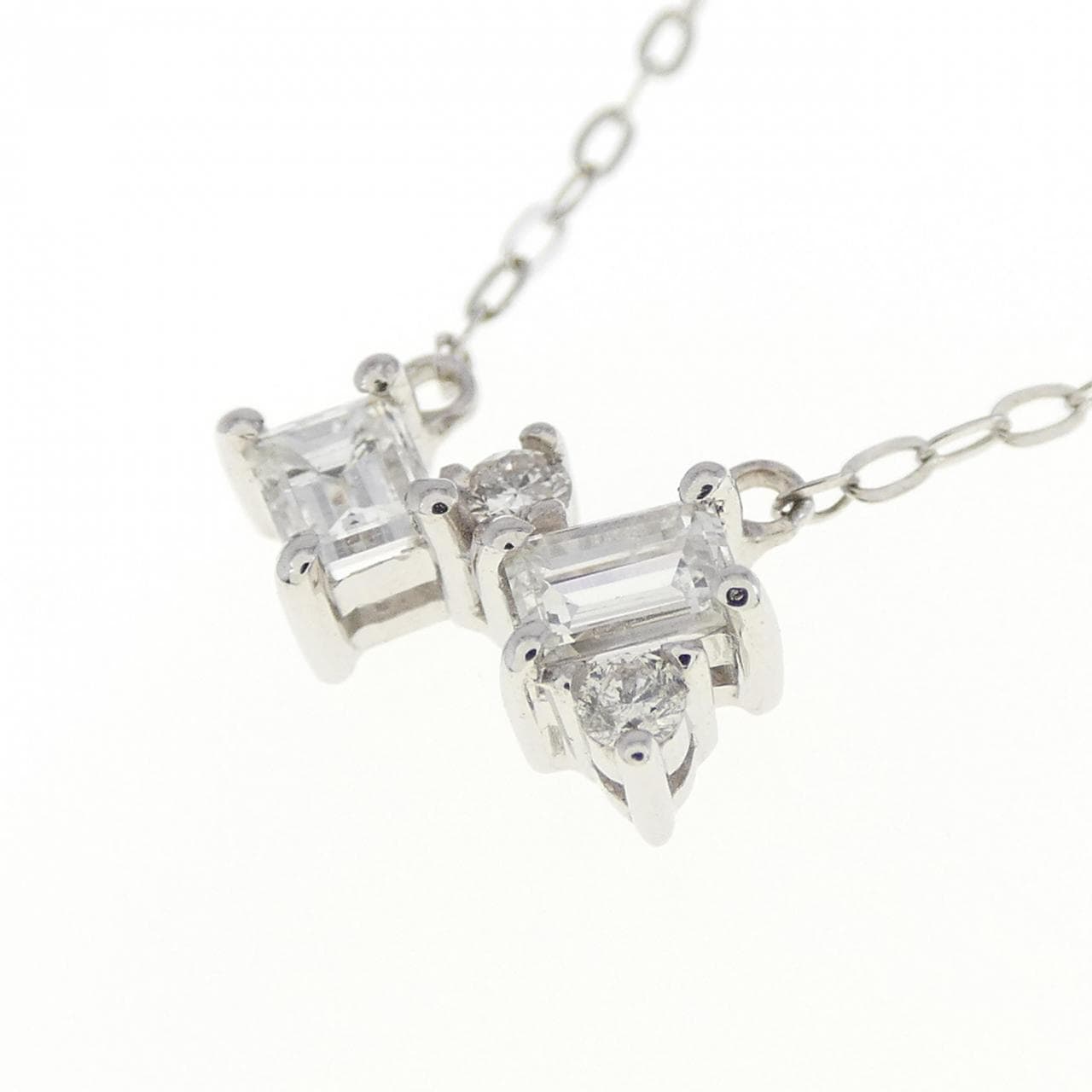 [BRAND NEW] K18WG Diamond necklace 0.31CT