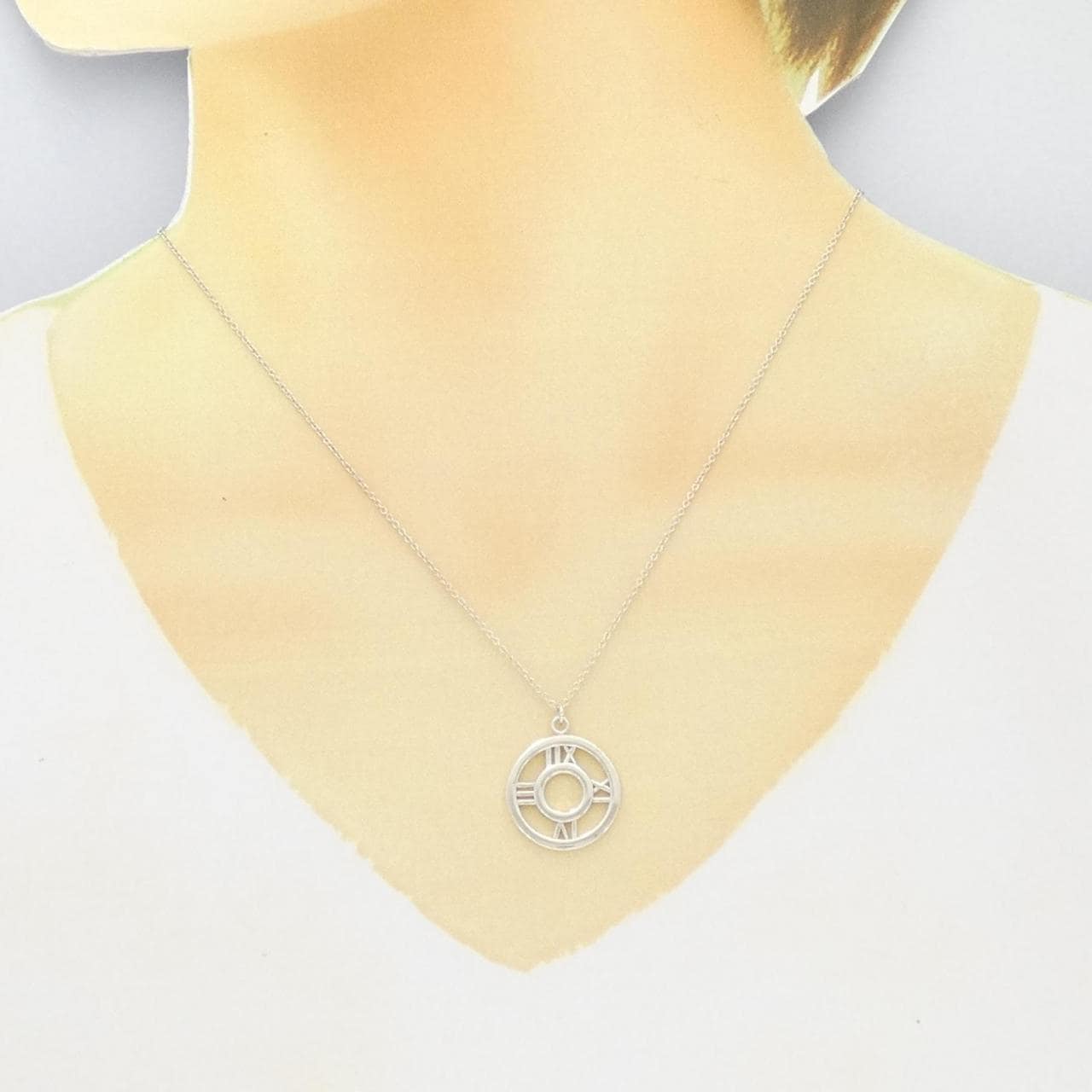TIFFANY Atlas round medallion necklace