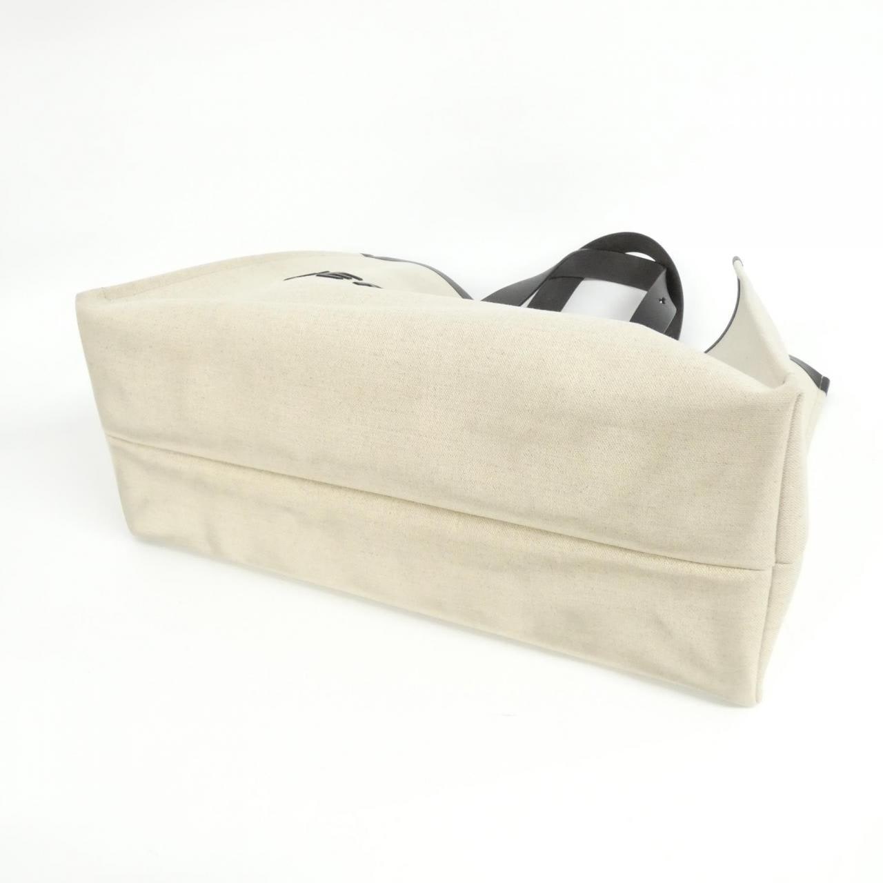 【新品】サルヴァトーレフェラガモ 24 1298 バッグ