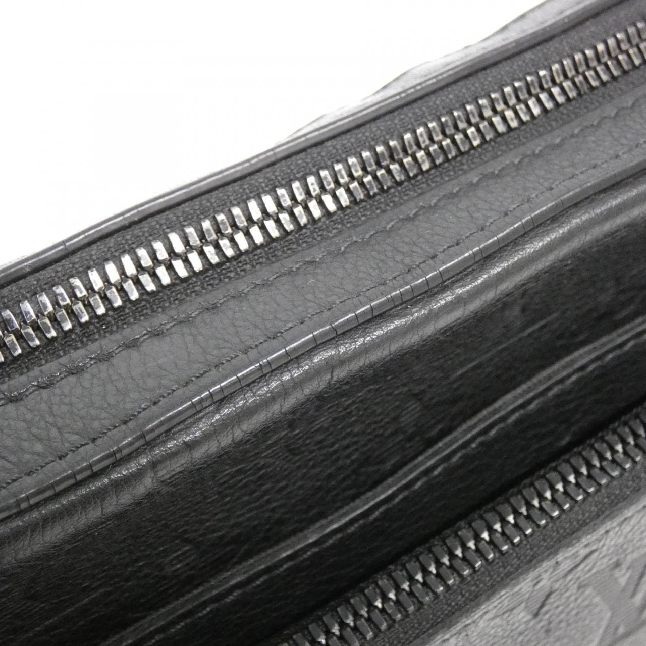 ルイヴィトン モノグラム シャドウ トリオ メッセンジャー M46602 ショルダーバッグ