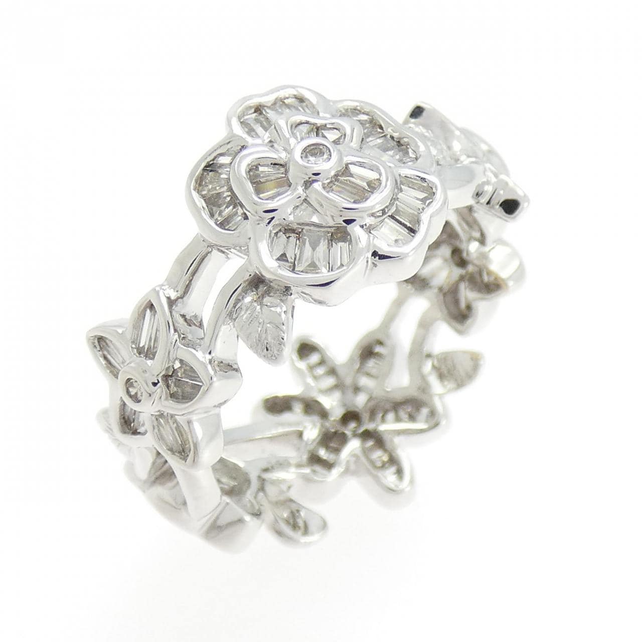 K18WG フラワー ダイヤモンド リング 0.90CT