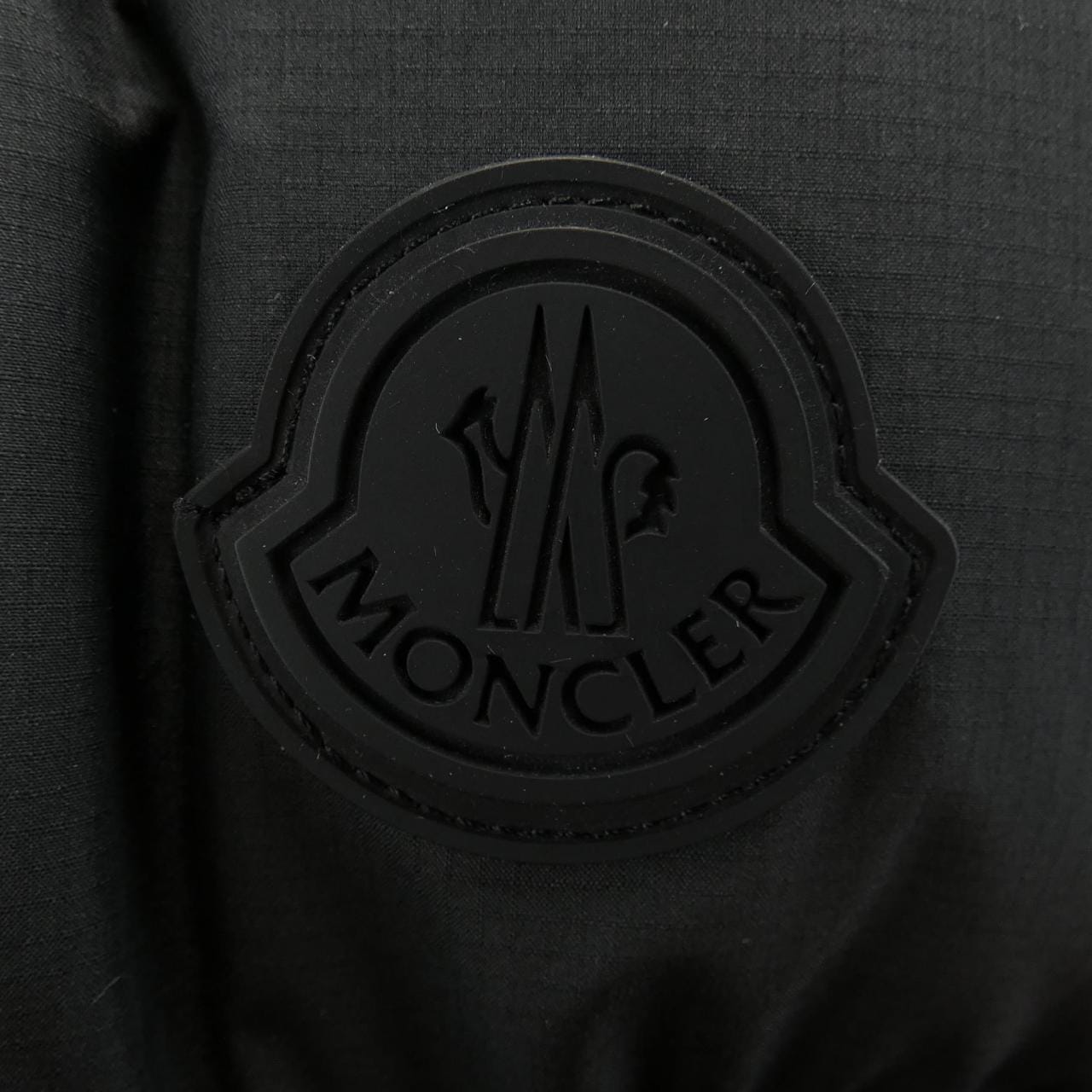 モンクレール MONCLER ダウンジャケット