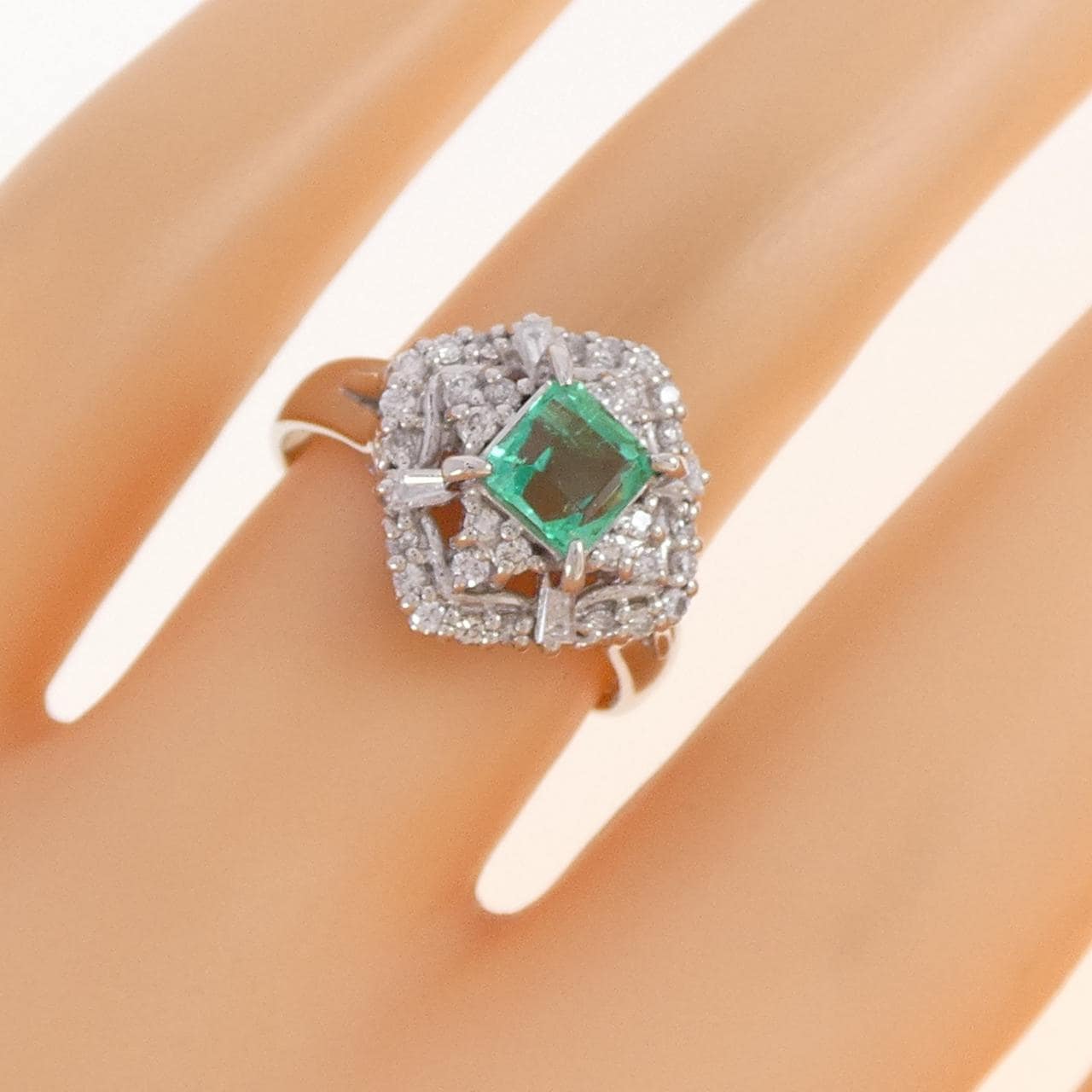 PT900 エメラルド リング 0.59CT