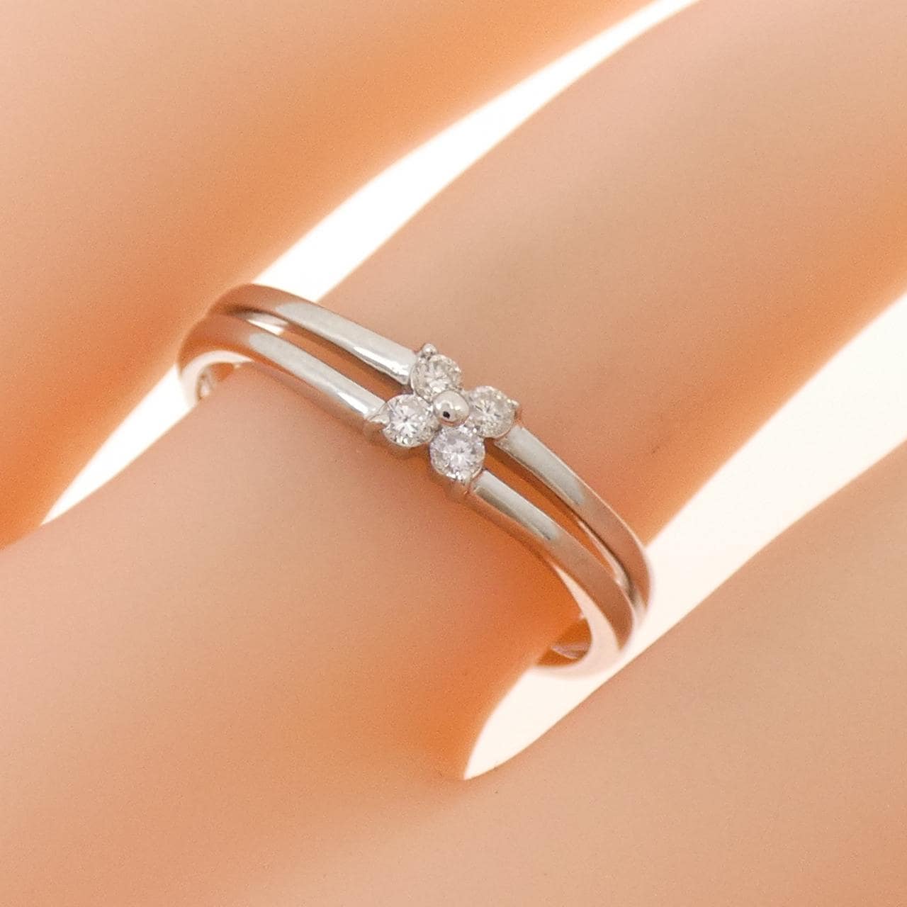 PT900 フラワー ダイヤモンド リング 0.08CT
