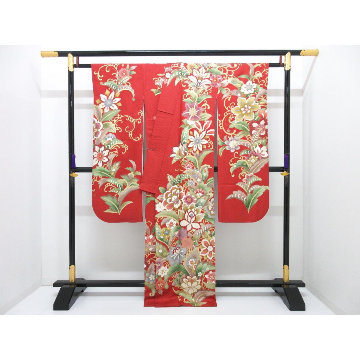 Long-sleeved Kimono by Jiang Xueying, Suzhou Embroidery