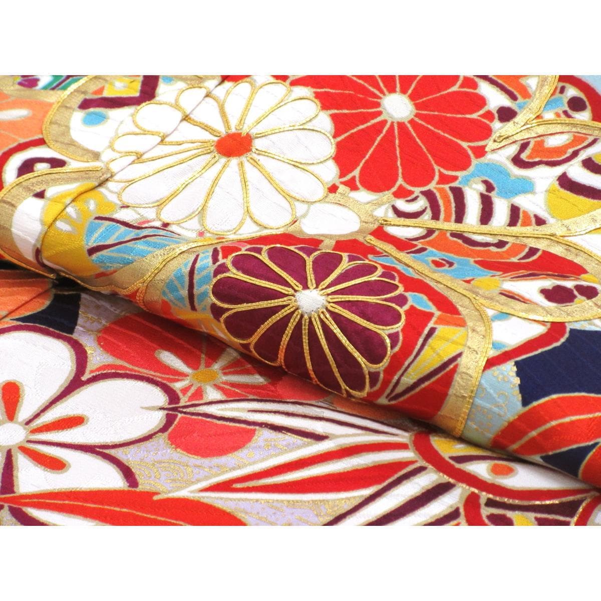 振袖　友禅金彩加工　刺繍入り