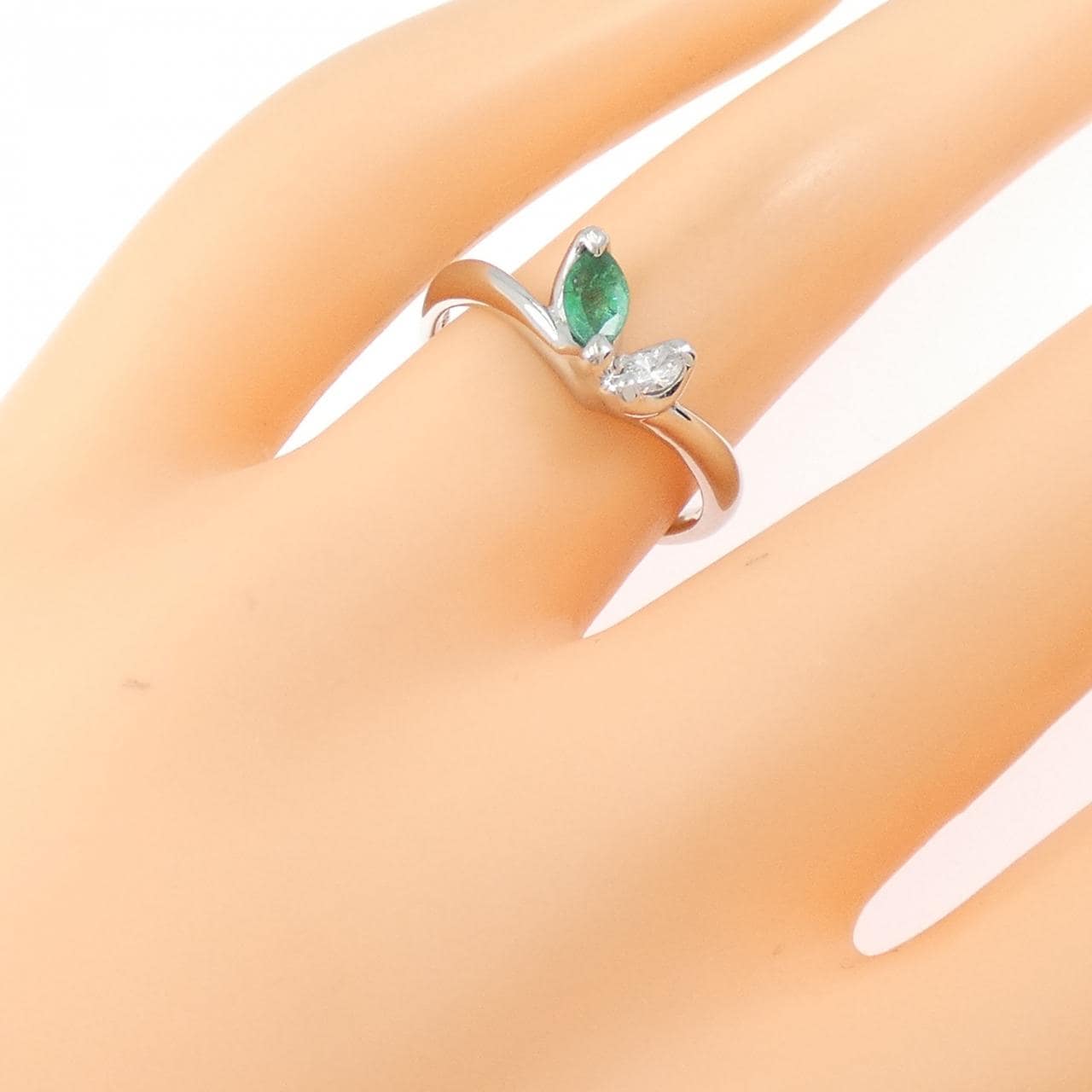 PT900 エメラルド リング 0.23CT
