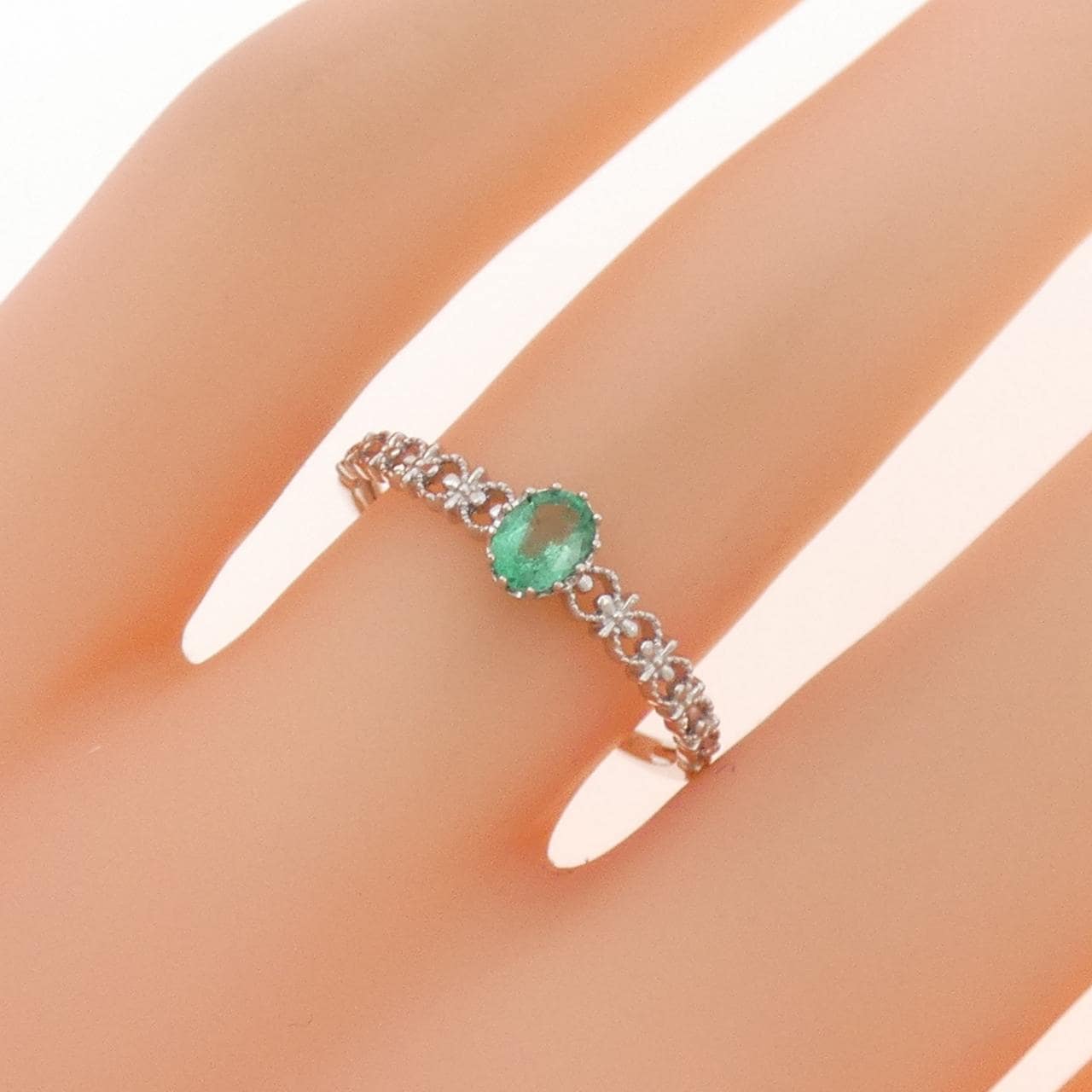 K10WG エメラルド リング 0.15CT