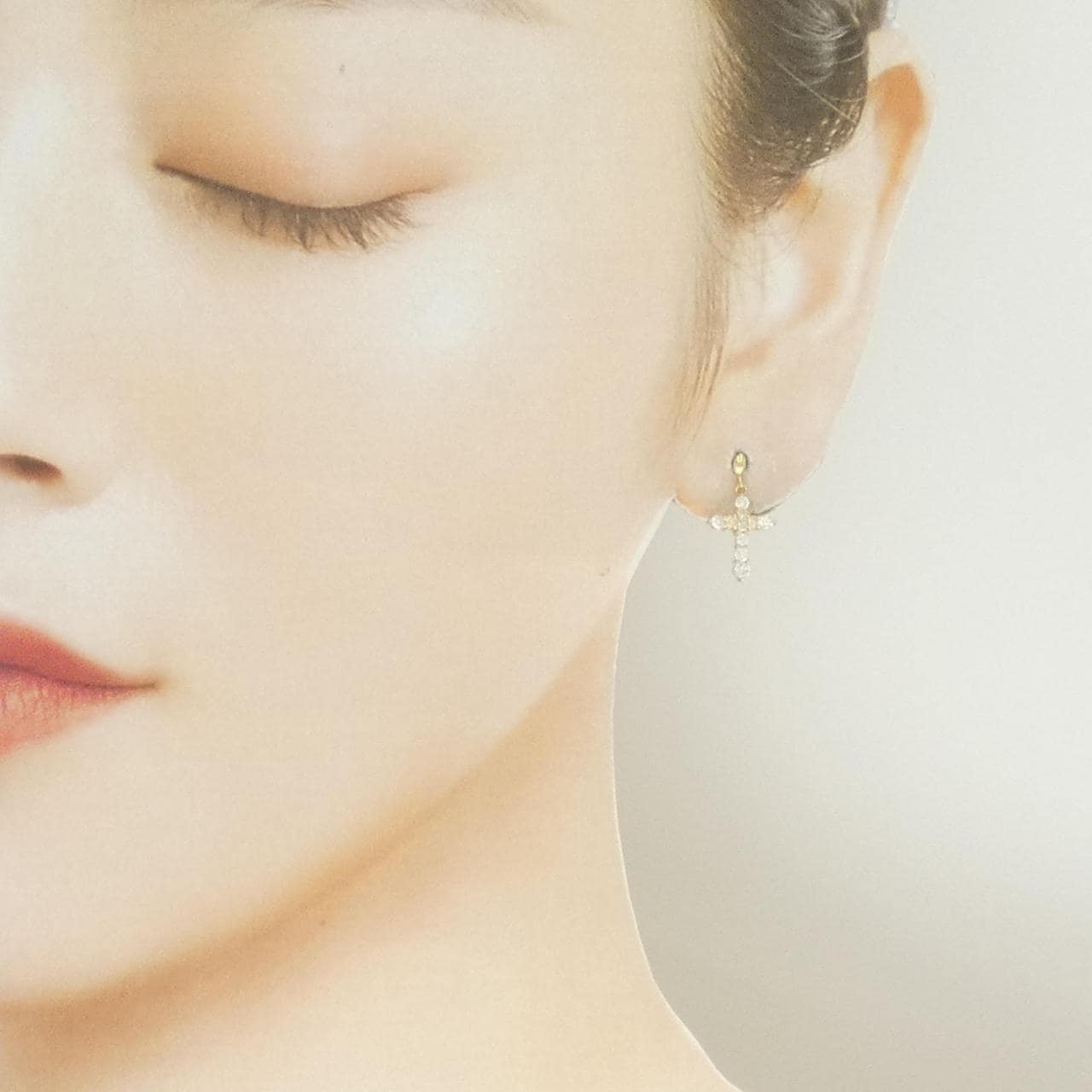 K18YG 十字形钻石耳环 0.50克拉