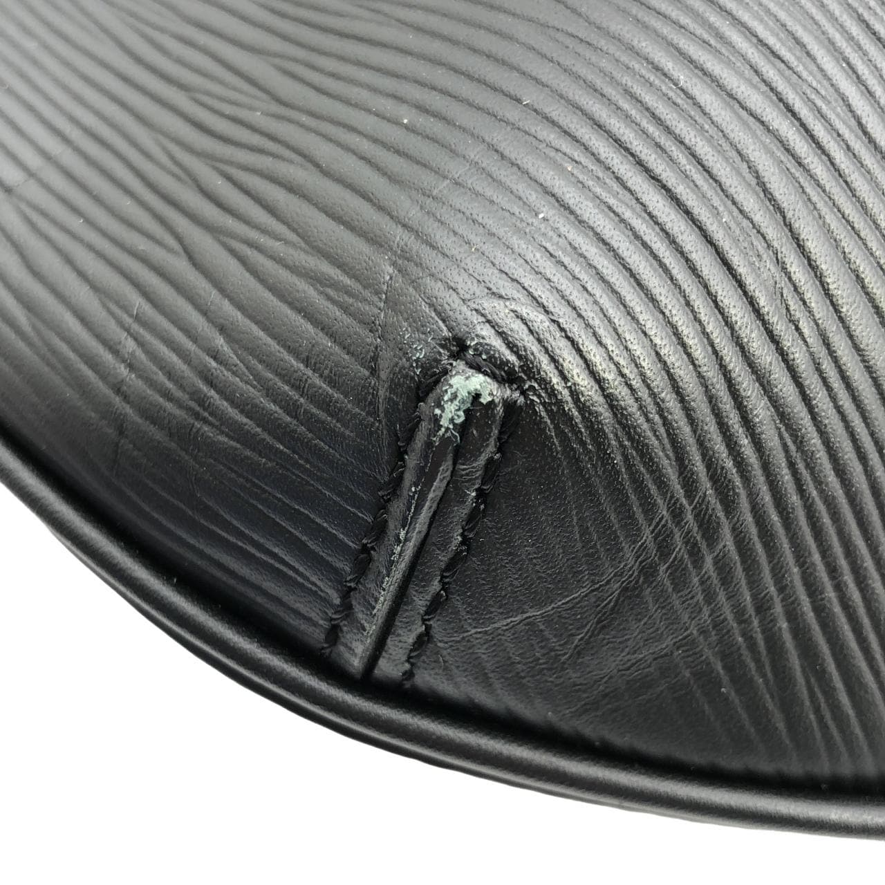 ルイヴィトン エピ ダミエ グラフィット バムバッグ M56610 ショルダーバッグ