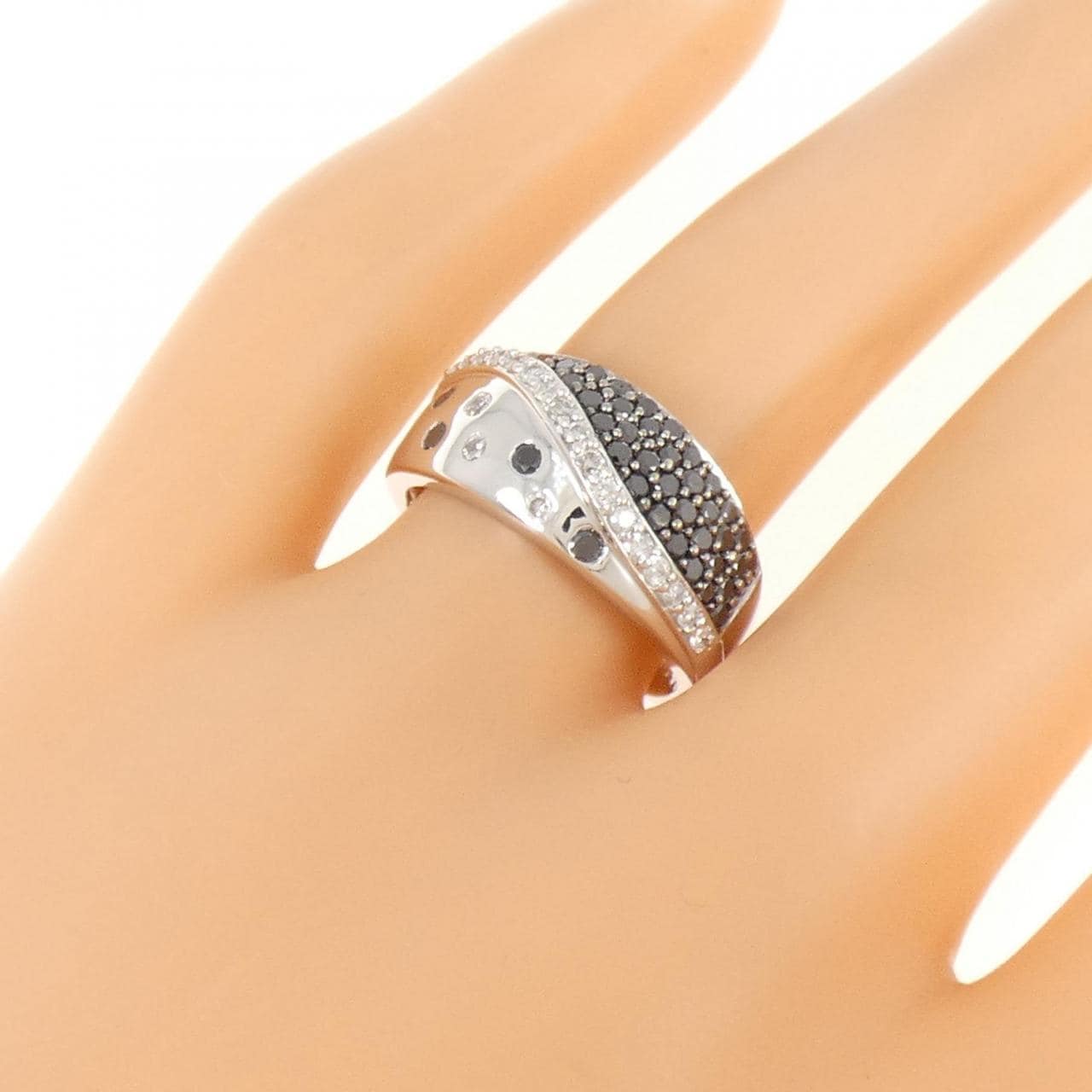 K18WG/K18BG ダイヤモンド リング 0.70CT