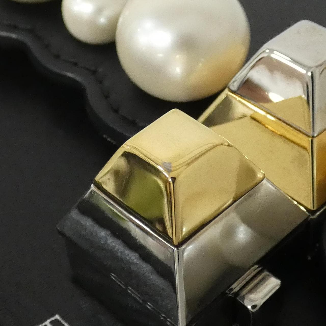 フェンディ  キャナ イ ミニ 8M0381 A0ZR ショルダーバッグ