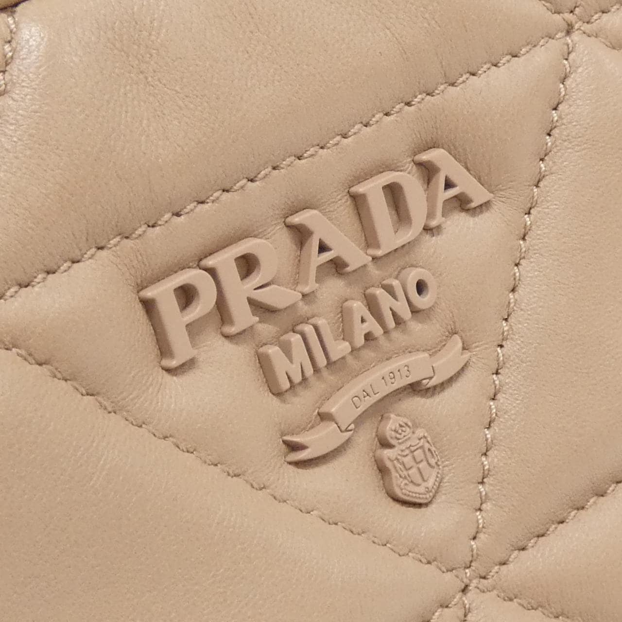 Prada 1BH141肩背包
