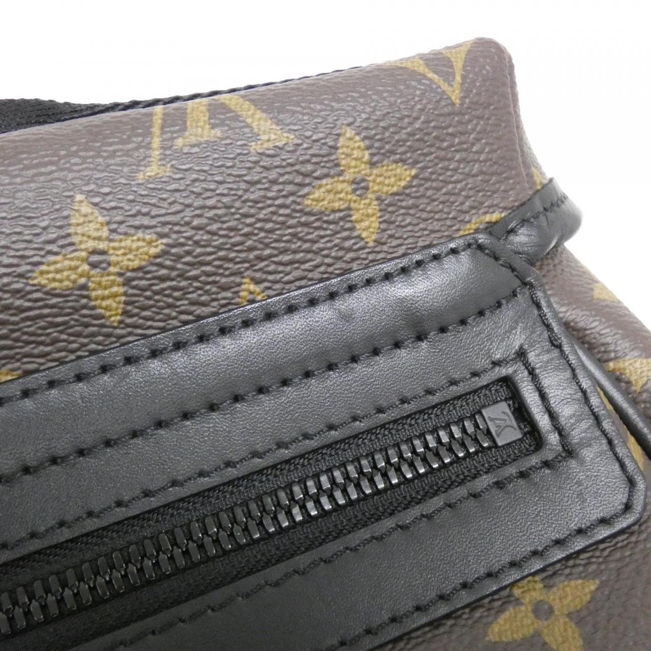 ルイヴィトン モノグラム マカサー LV トレイル メッセンジャー M46972 ショルダーバッグ