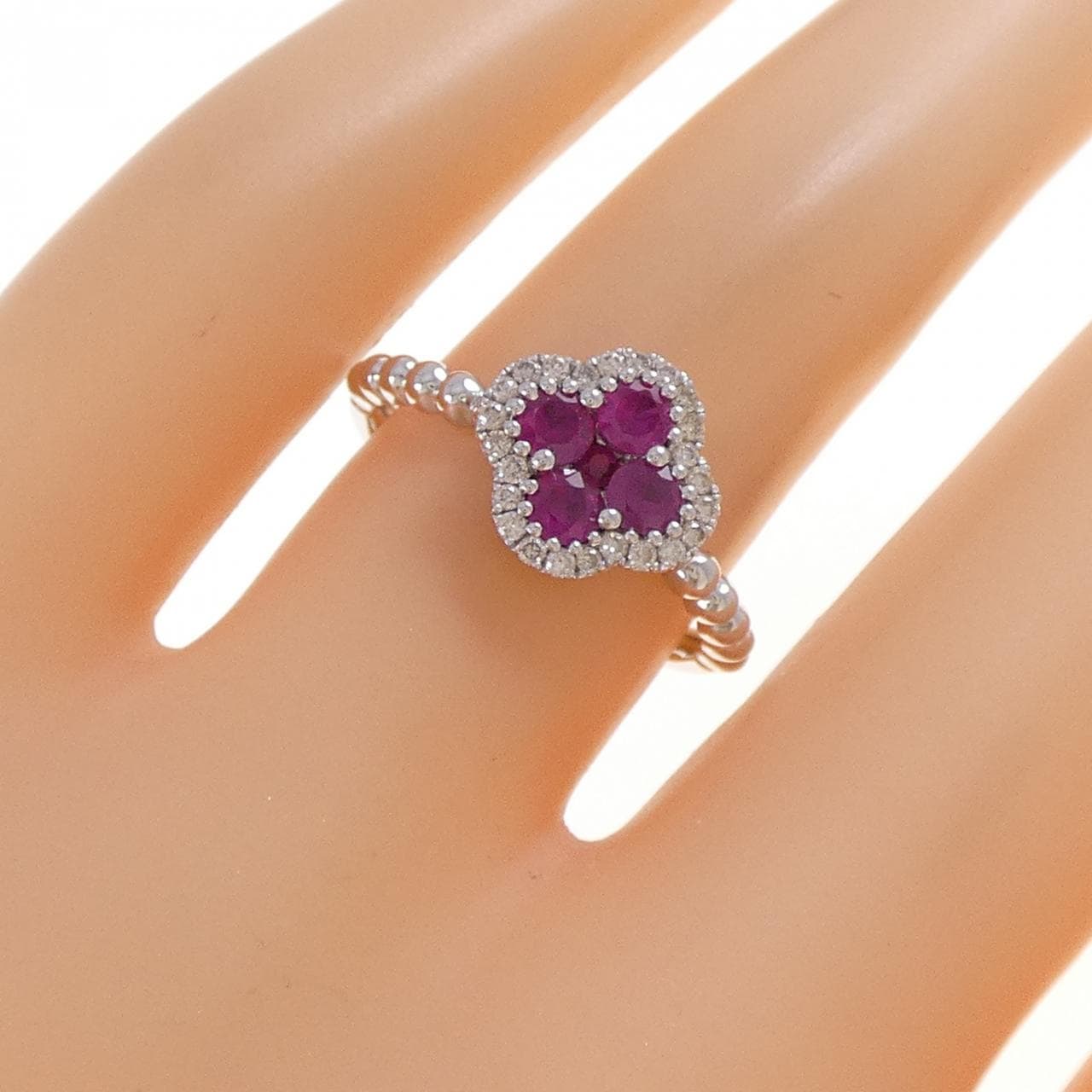 K18WG フラワー ルビー リング 0.55CT