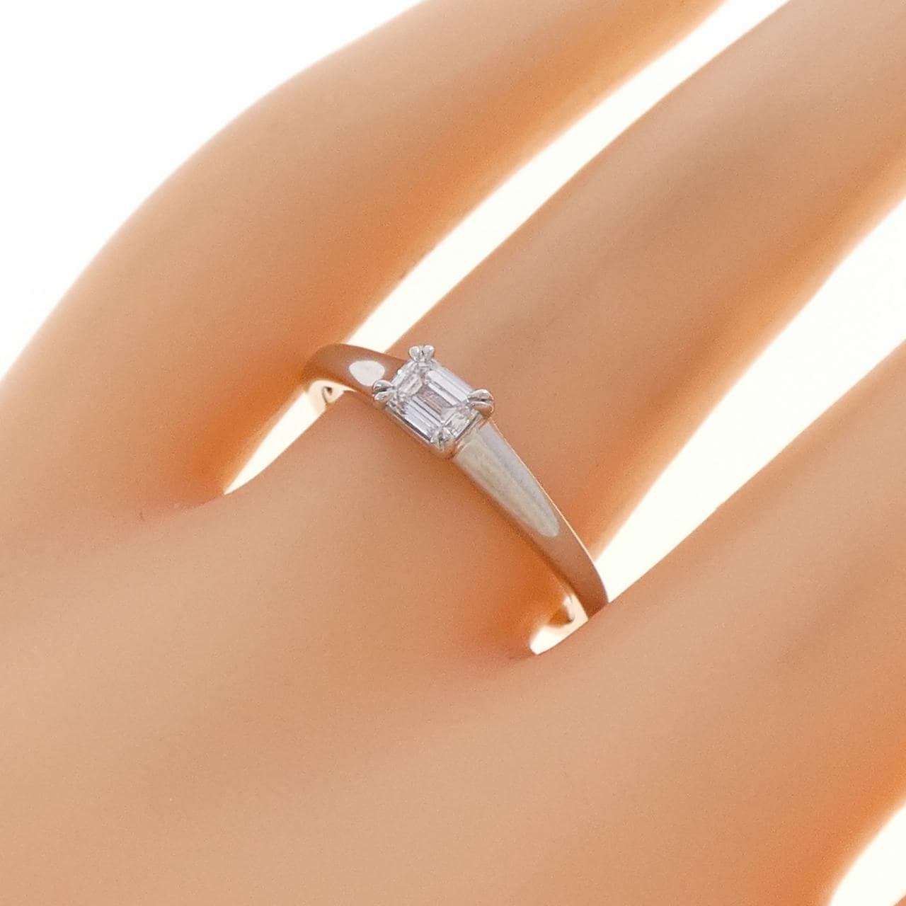 ジーエスティービー ダイヤモンド リング 0.30CT