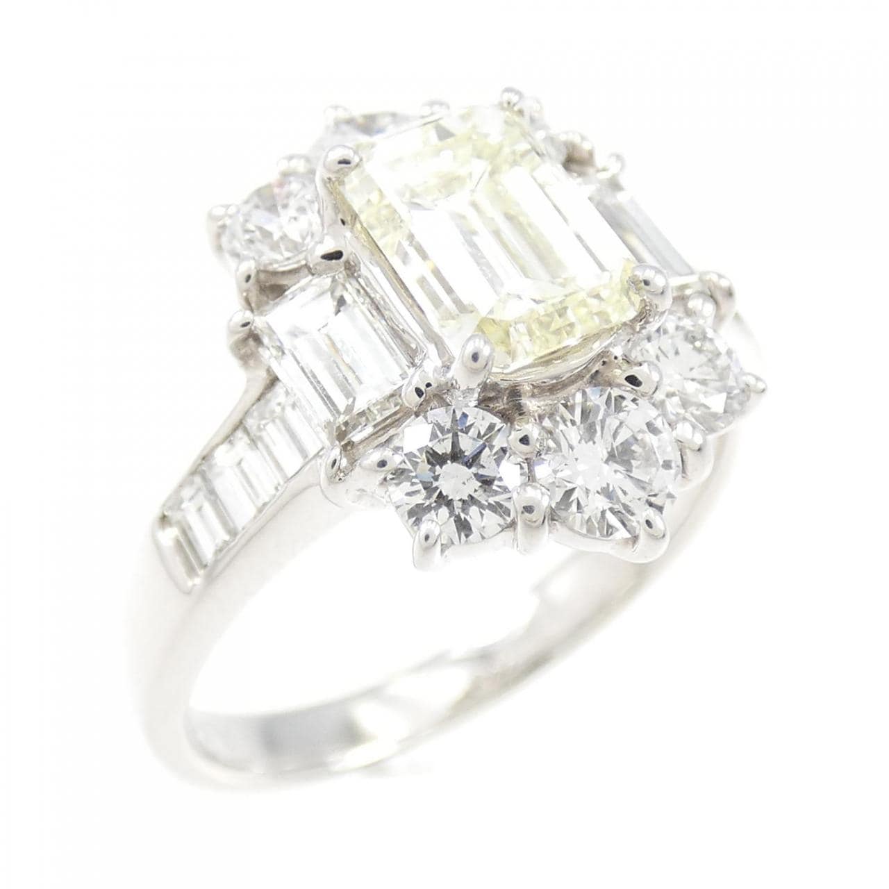 PT Diamond Ring 1.098CT VLY SI2 Emerald Cut