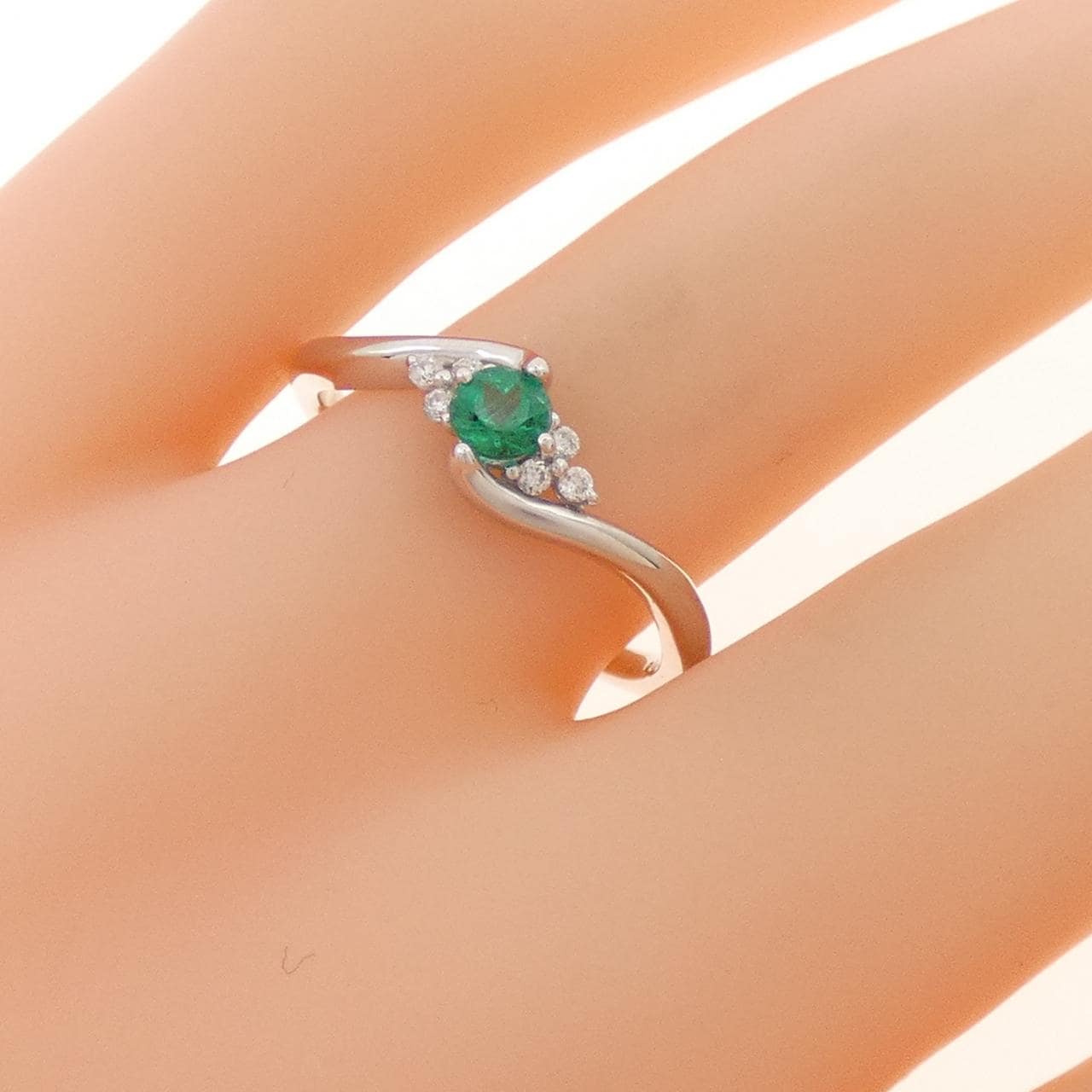 K18WG エメラルド リング 0.14CT