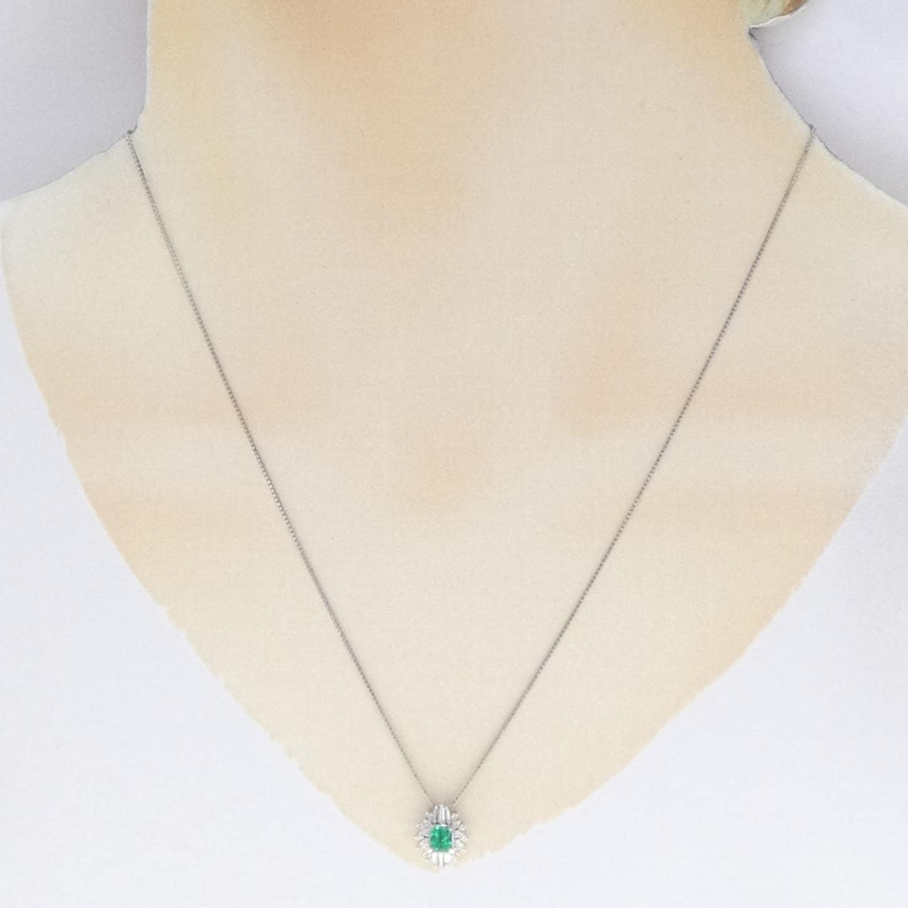 PT900/PT850 エメラルド ネックレス 0.33CT