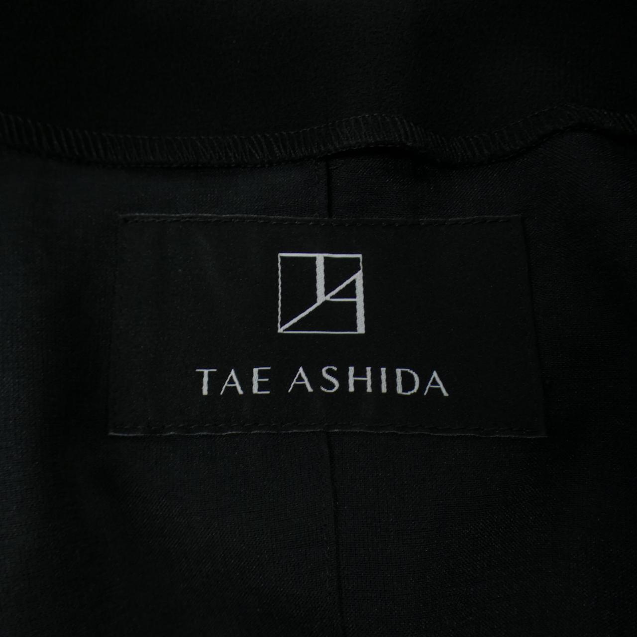 タエアシダ TAE ASHIDA セットアップ