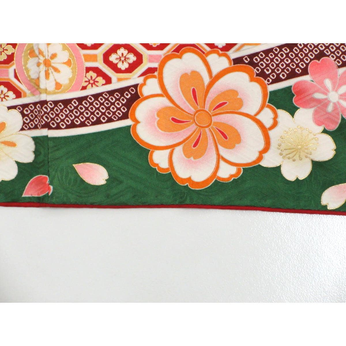 振袖　友禅金彩加工　刺繍入り