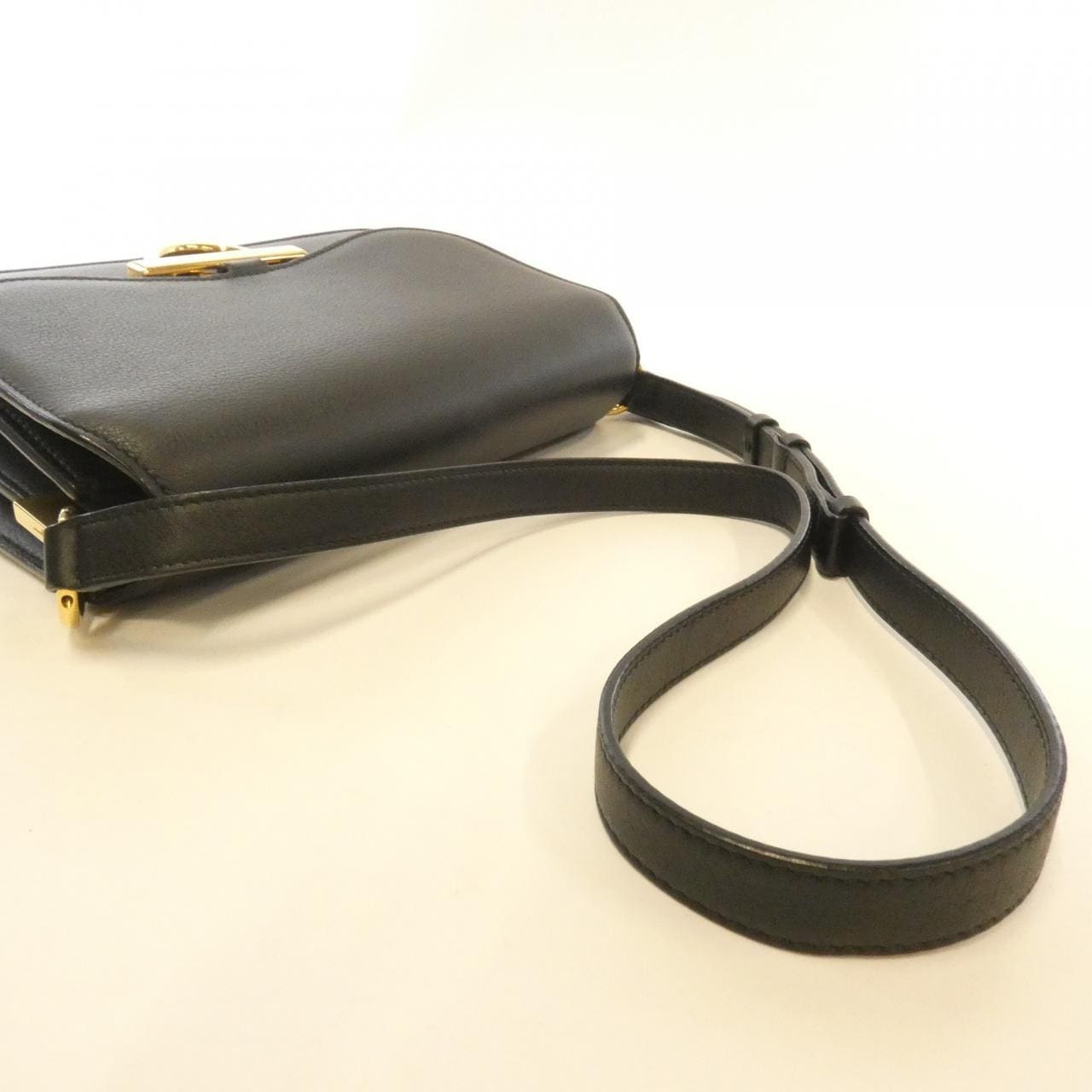 サルヴァトーレフェラガモ 21 H321 ショルダーバッグ