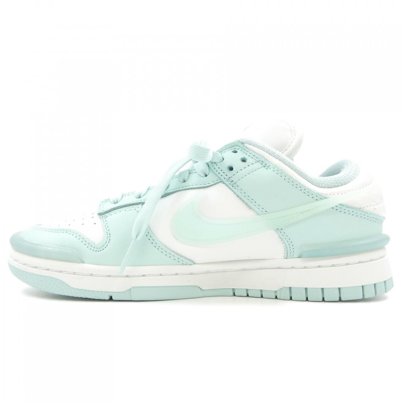 ナイキ NIKE スニーカー