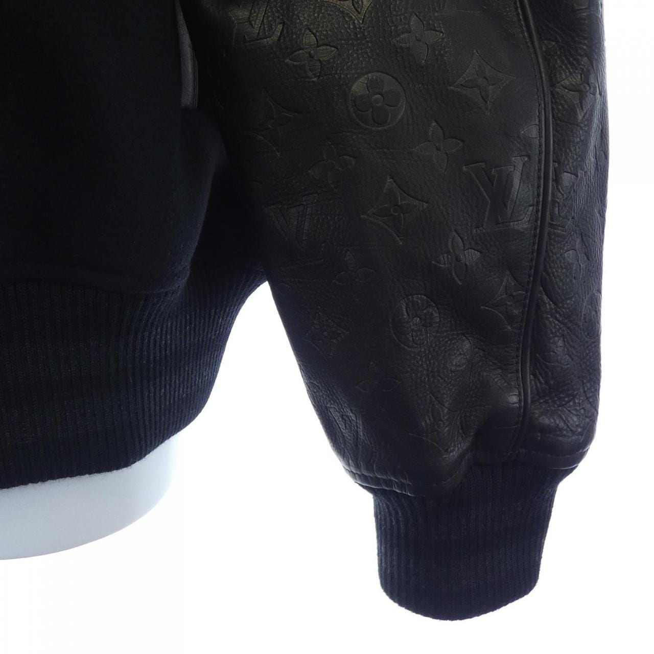 ルイヴィトン LOUIS VUITTON モノグラムエンボスレザーアンドウールブルゾン HNL06EZCZ ブルゾン