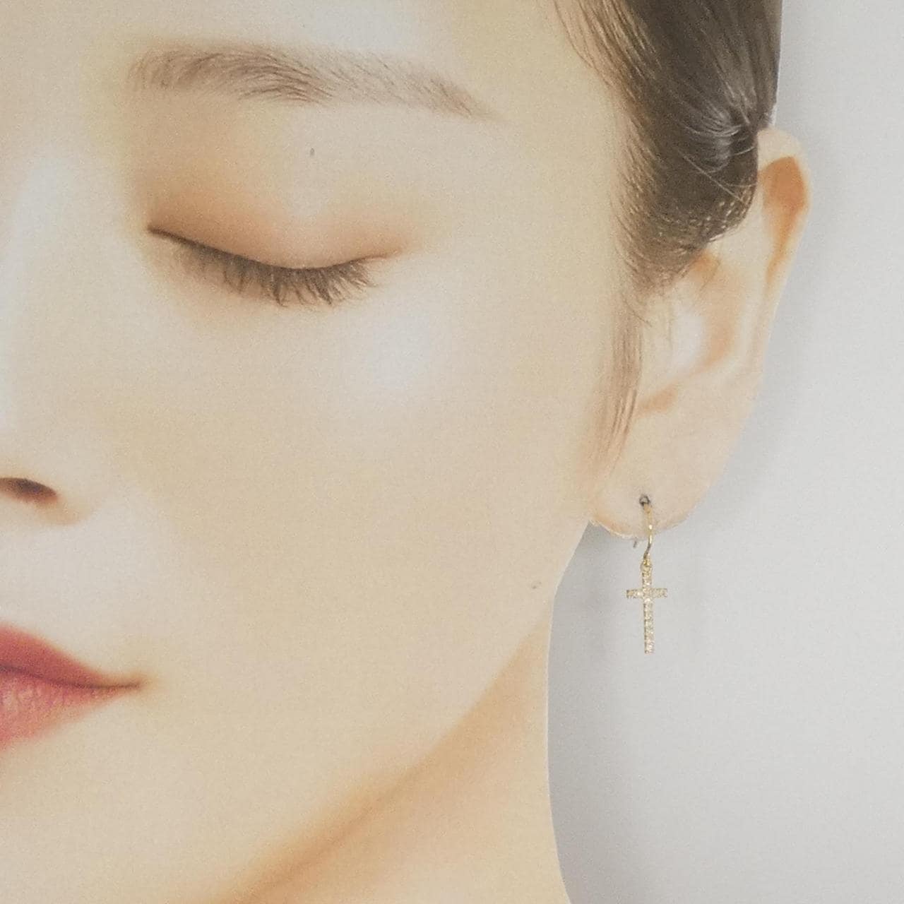 K18YG 十字形钻石耳环 0.18克拉