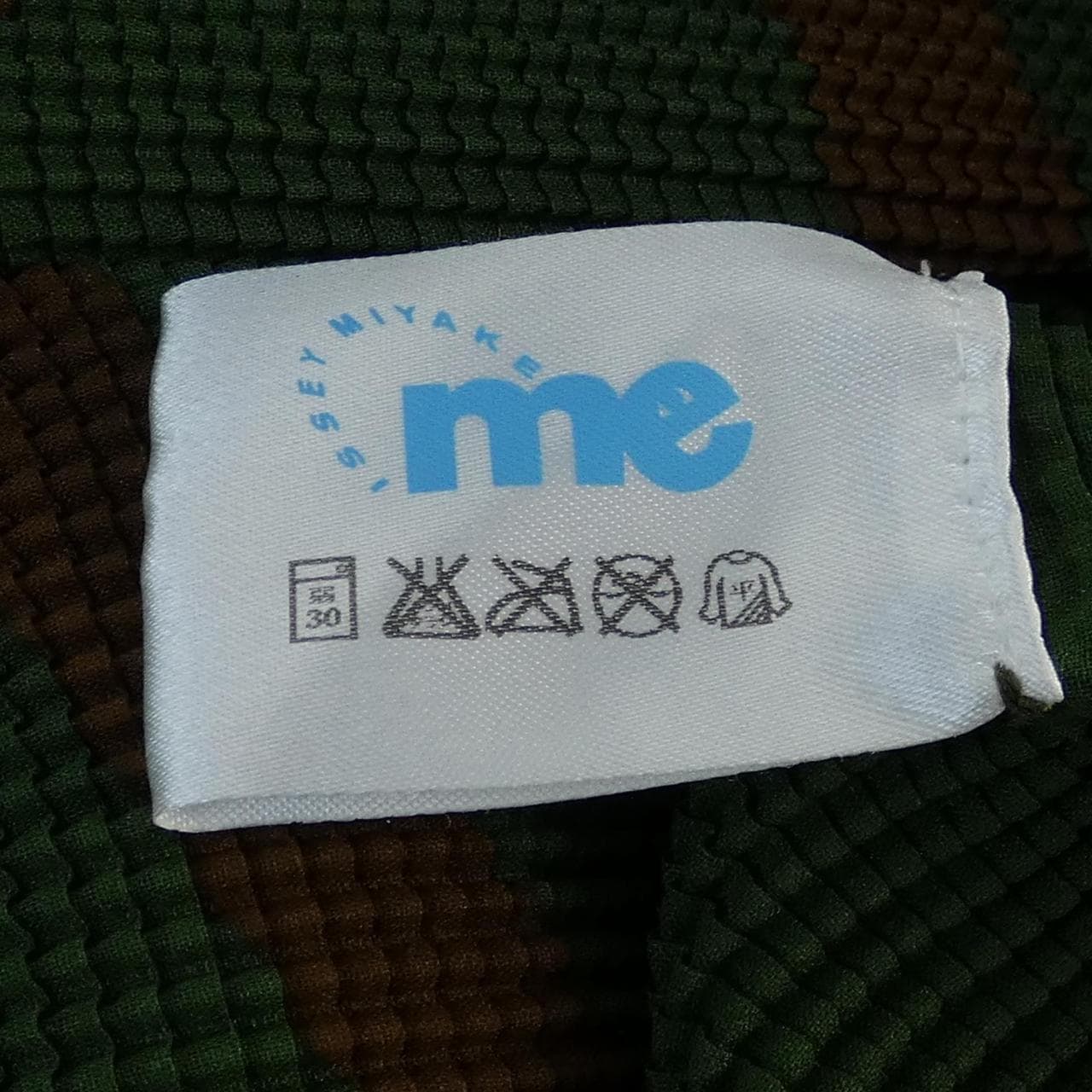 ミーイッセイミヤケ me ISSEY MIYAKE トップス