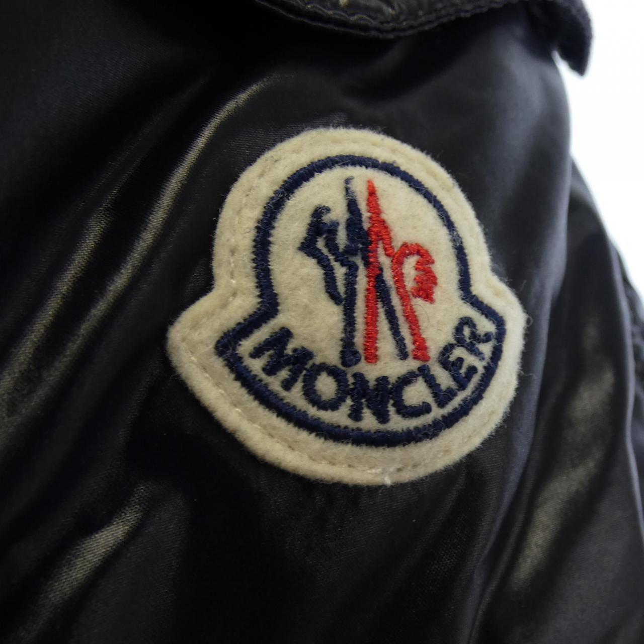 モンクレール MONCLER ダウンジャケット