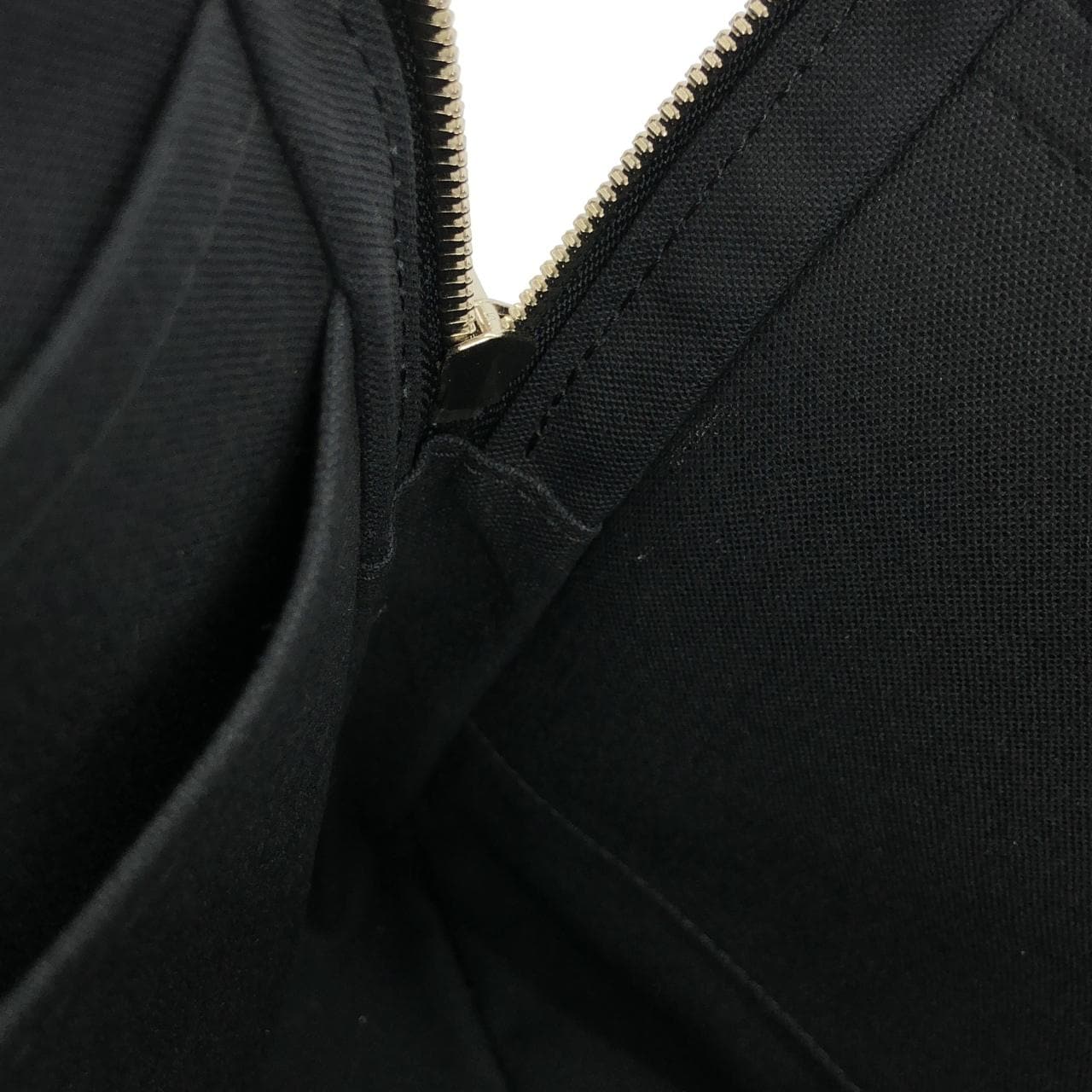 ルイヴィトン ダミエ グラフィット ポルト ドキュマン ヴォワヤージュ N41125 バッグ