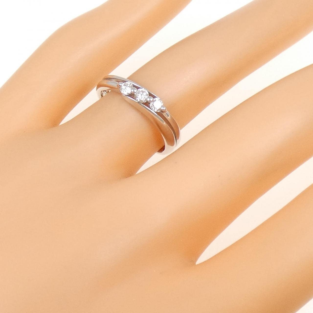 K18WG スリーストーン ダイヤモンド リング 0.20CT