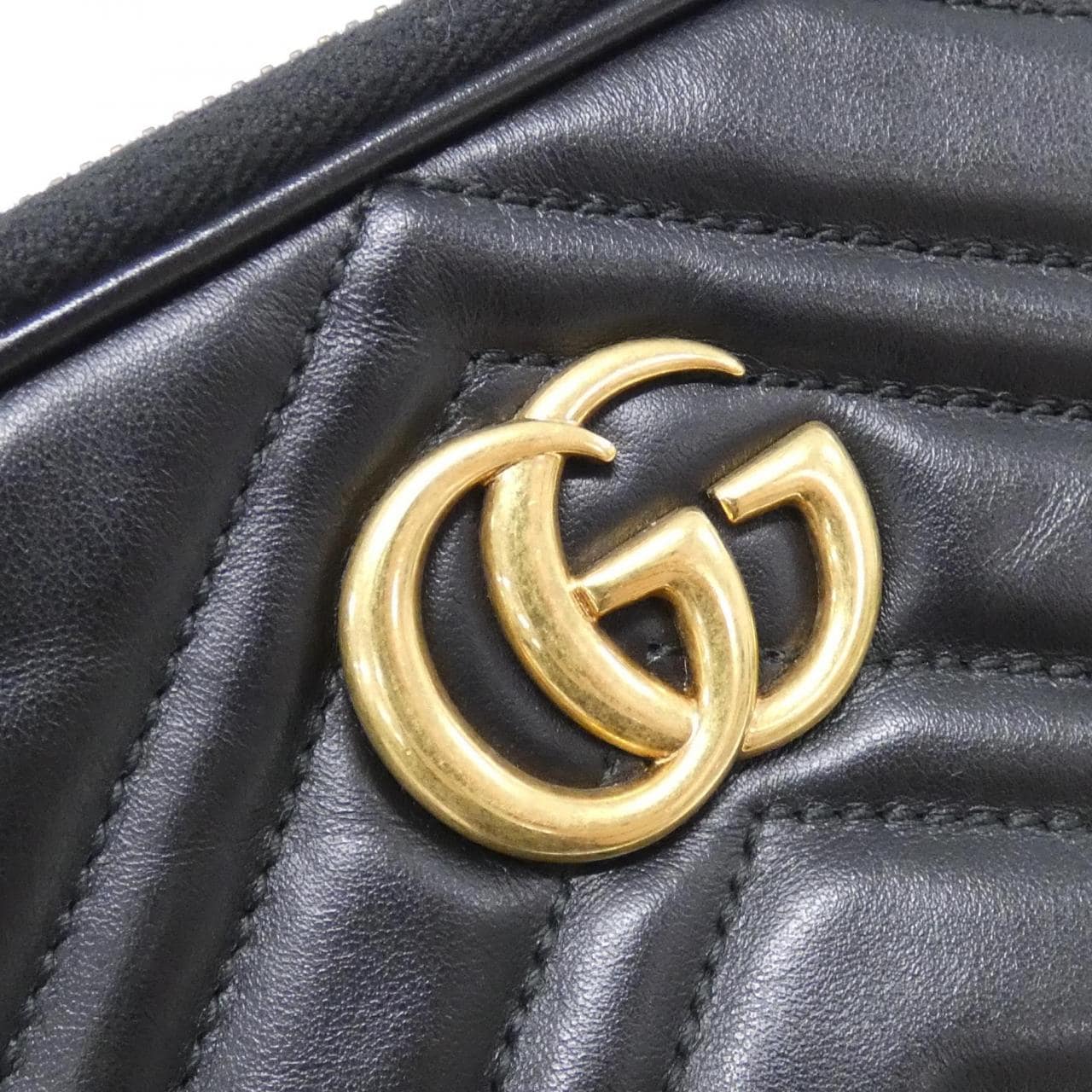 グッチ GG MARMONT 546581 DTDCT ショルダーバッグ