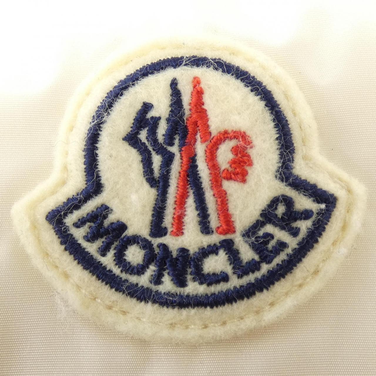 モンクレール MONCLER AVOCE ダウンジャケット