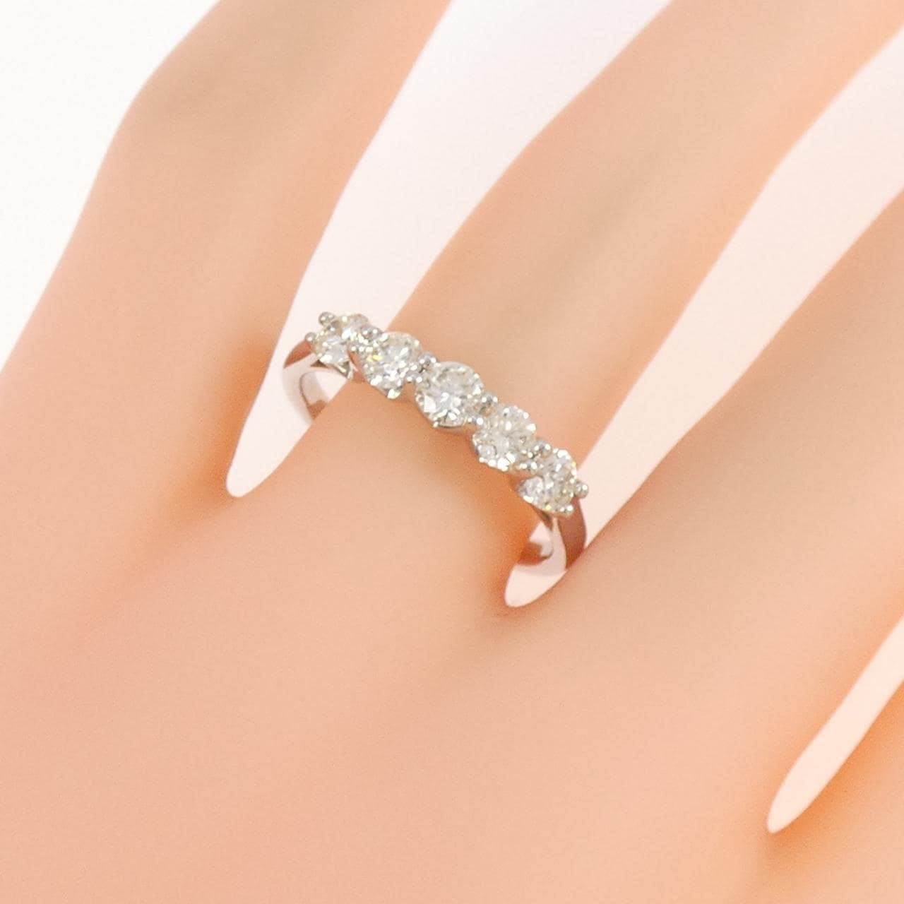 ジーエスティービー ダイヤモンド リング 0.77CT
