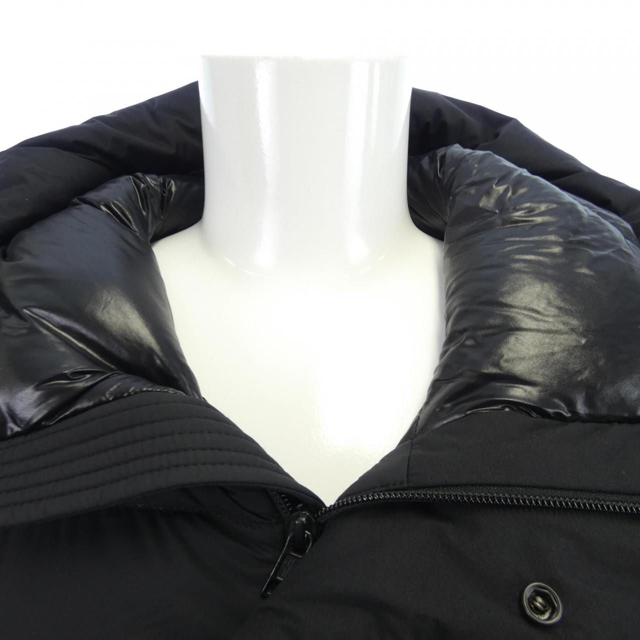 モンクレール MONCLER ダウンジャケット