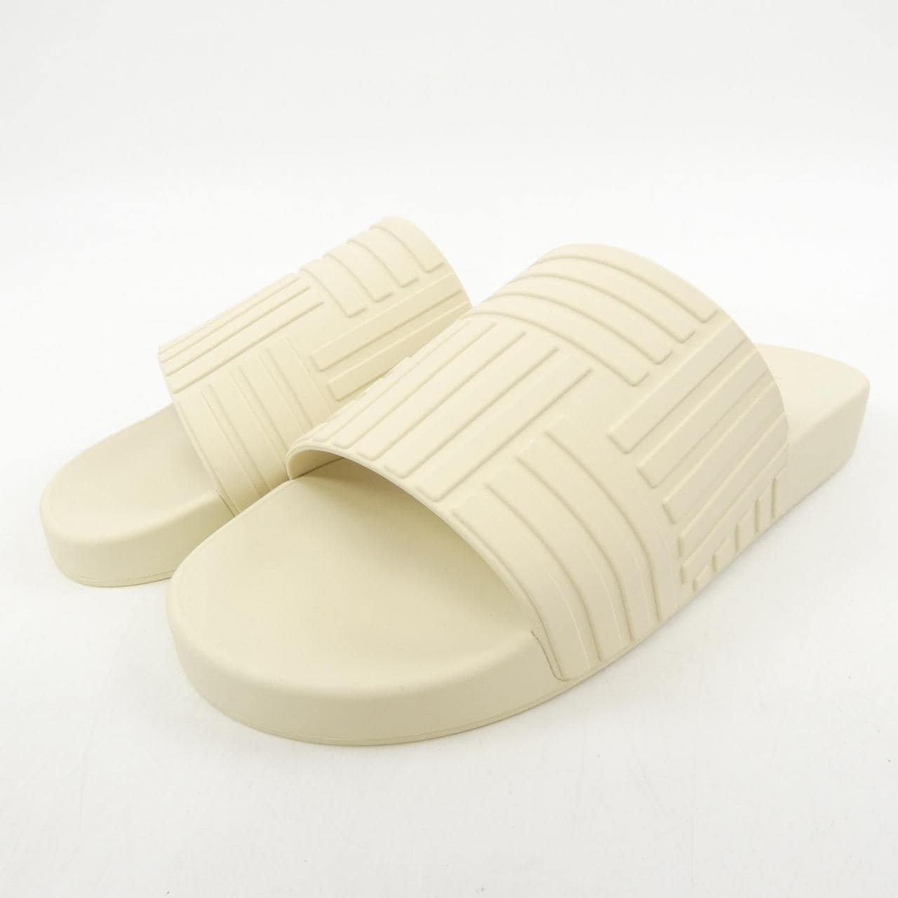 ボッテガヴェネタ BOTTEGA VENETA 690105　V1060　9031 サンダル