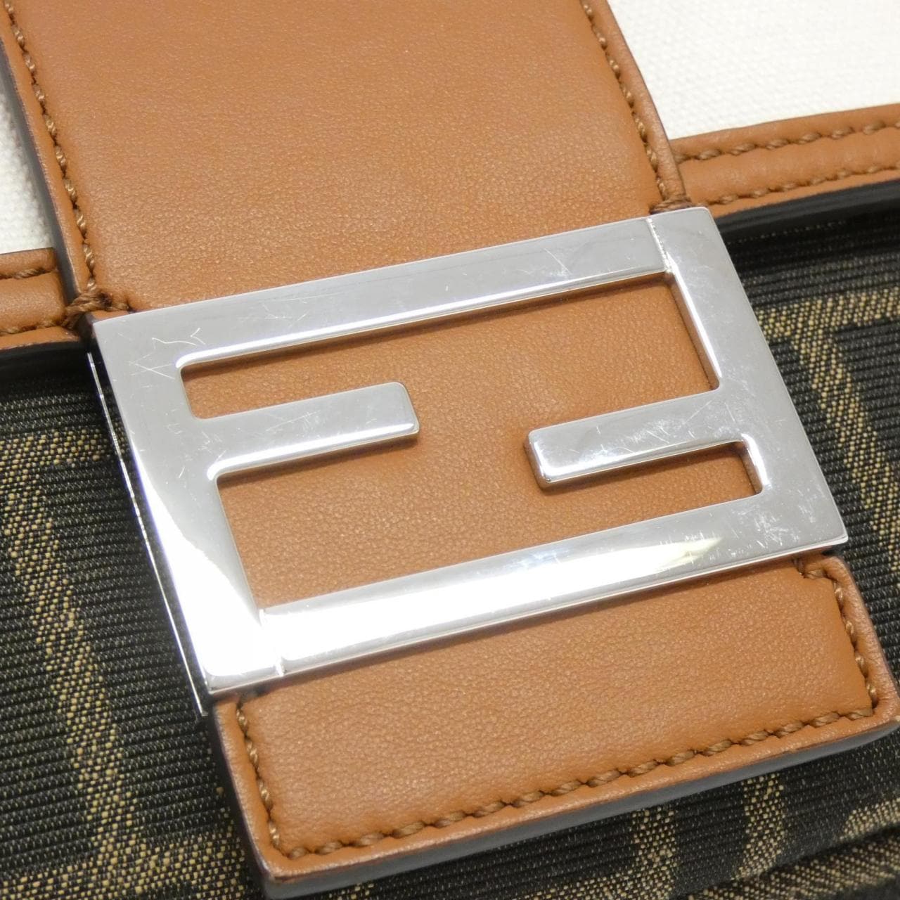 FENDI Baguette 7VA472 AFBM 腰包