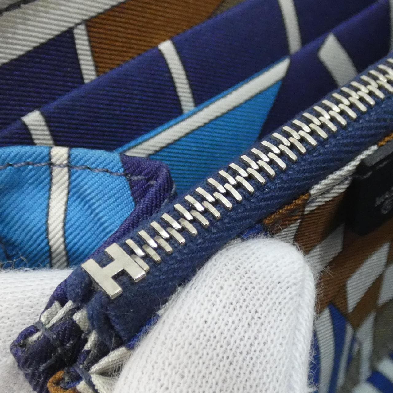 エルメス ONE TWO THREE シルク イン コンパクト 073572CK 財布