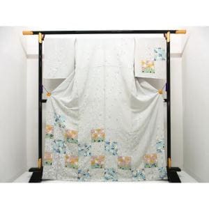 訪問着　友禅金彩加工　刺繍入り
