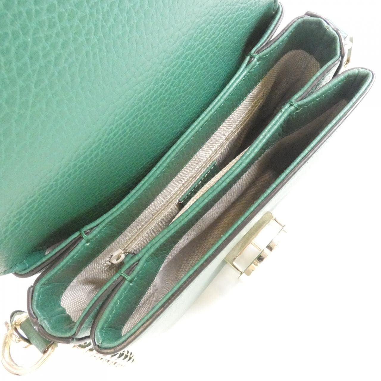 グッチ 607720 CAO0G バッグ