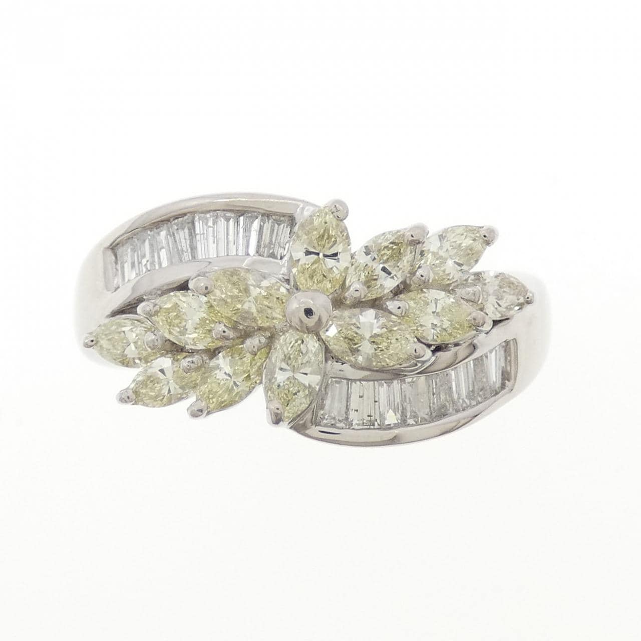 PT900钻石戒指，0.77克拉