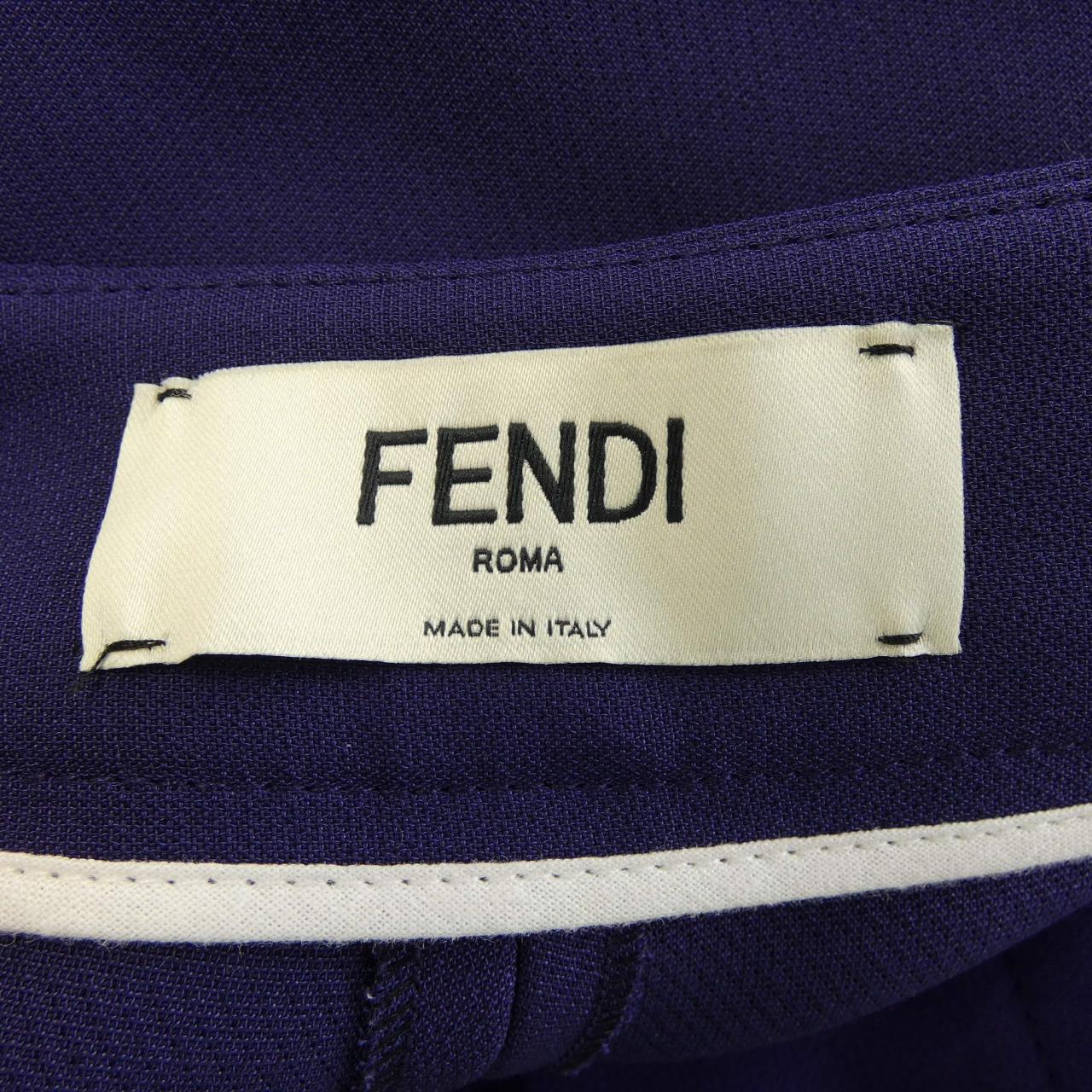 フェンディ FENDI ショートパンツ