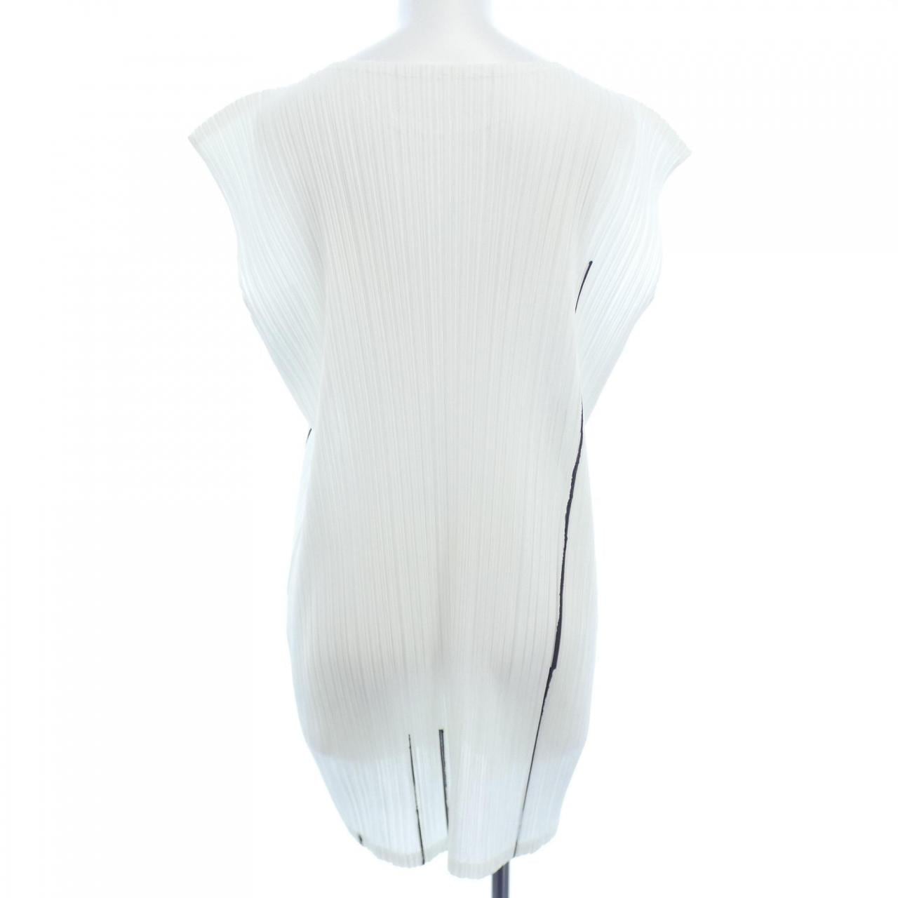 ISSEY MIYAKE Tops