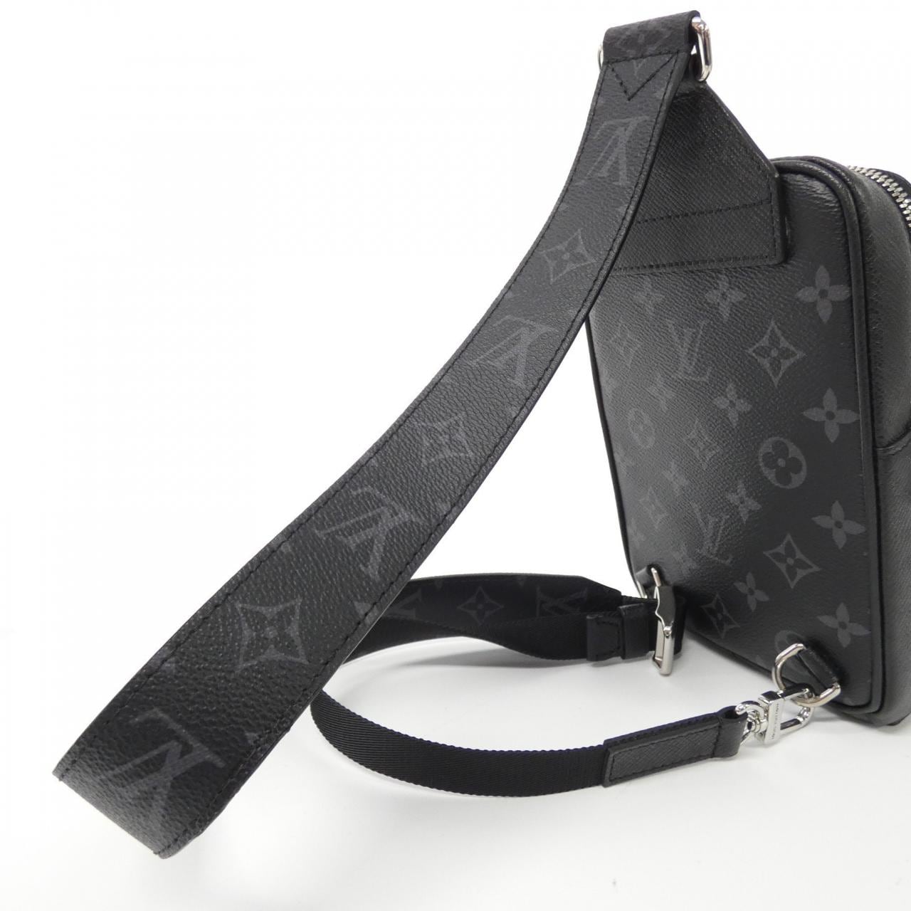 LOUIS VUITTON Taiga Rama 户外单肩包 M30741 单肩包