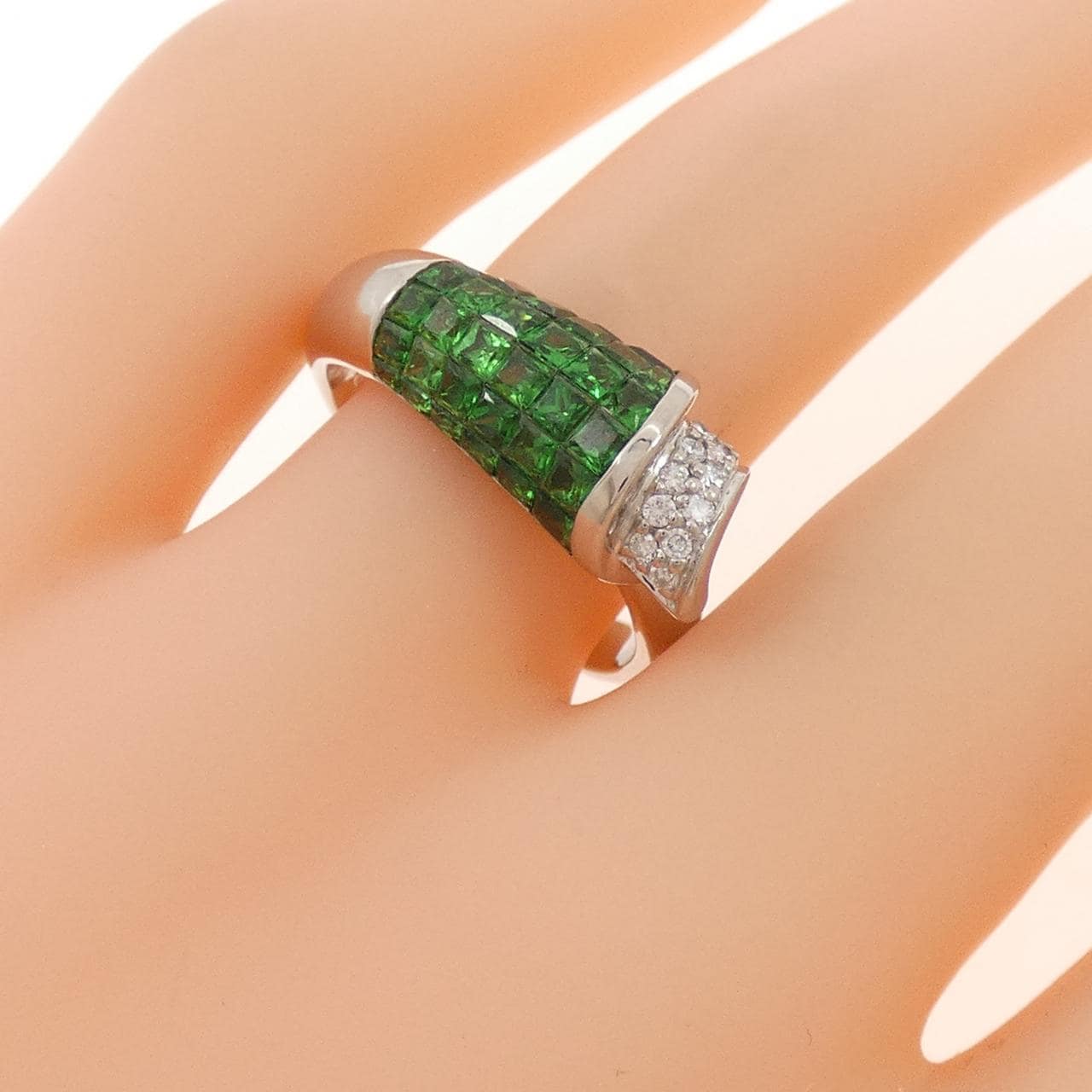 K18WG グリーンガーネット リング 3.25CT